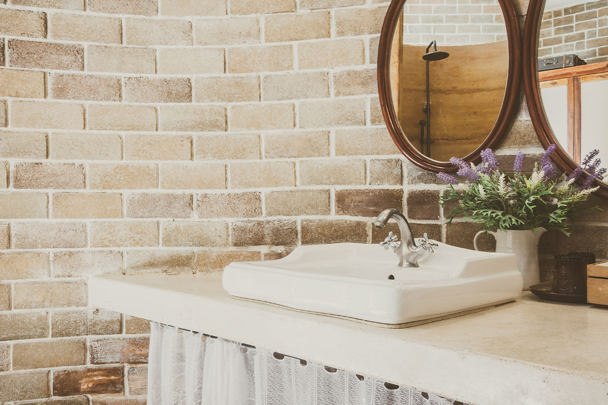 Rinnovare il bagno a basso costo: 6 idee di restyling per ogni budget