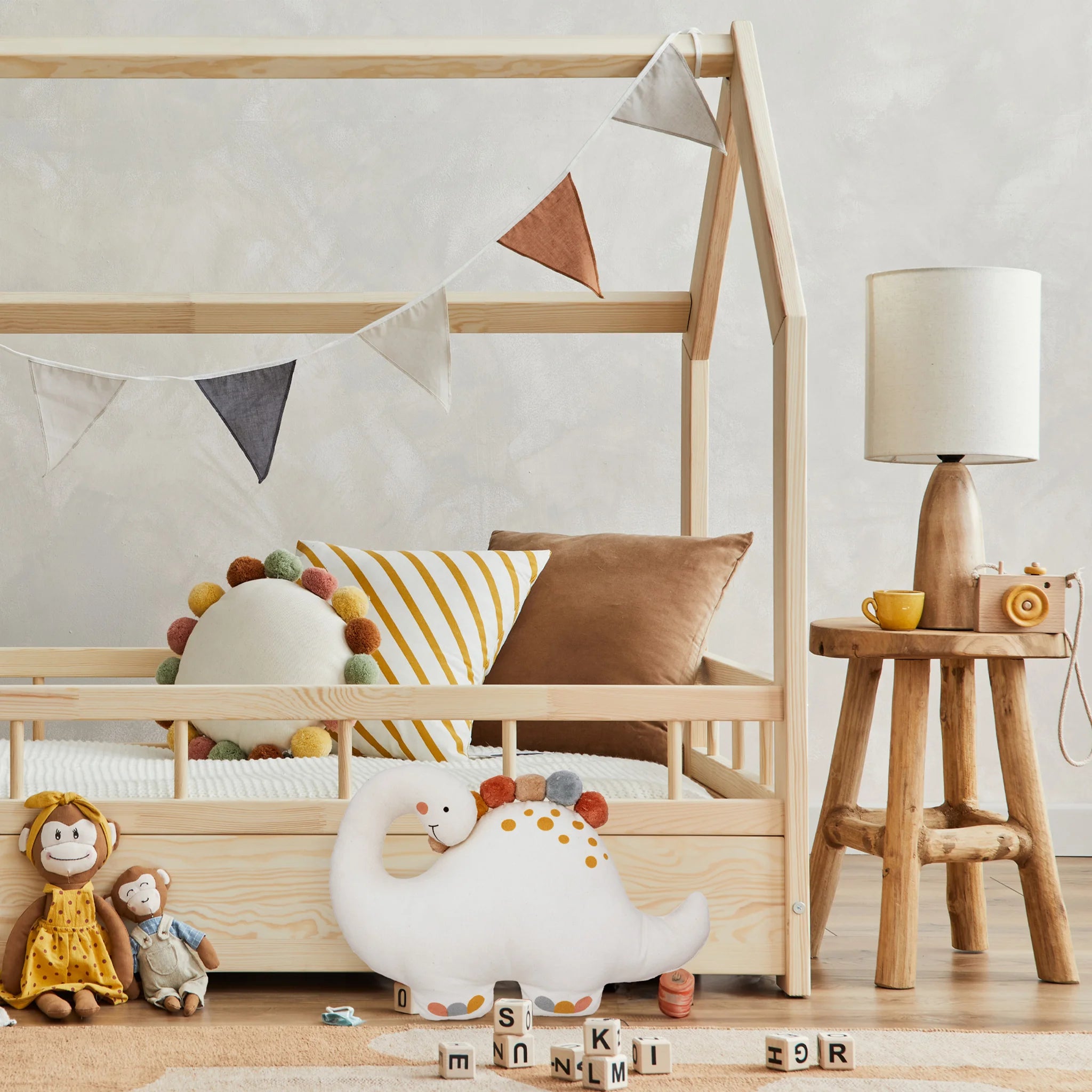 Kheder - Cuscino per bambini con pompon colorati