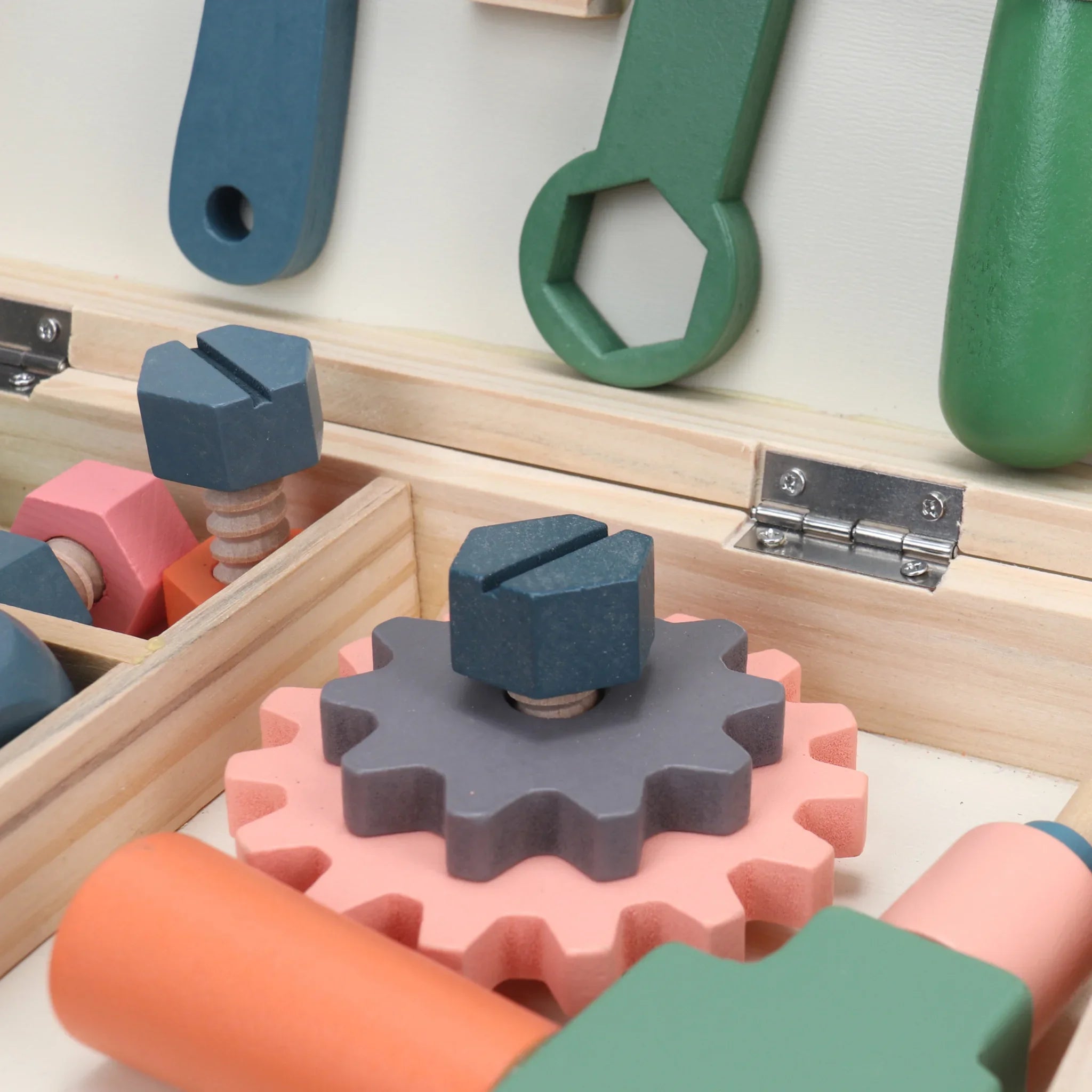 Subeir - Valigetta con attrezzi giocattolo in legno