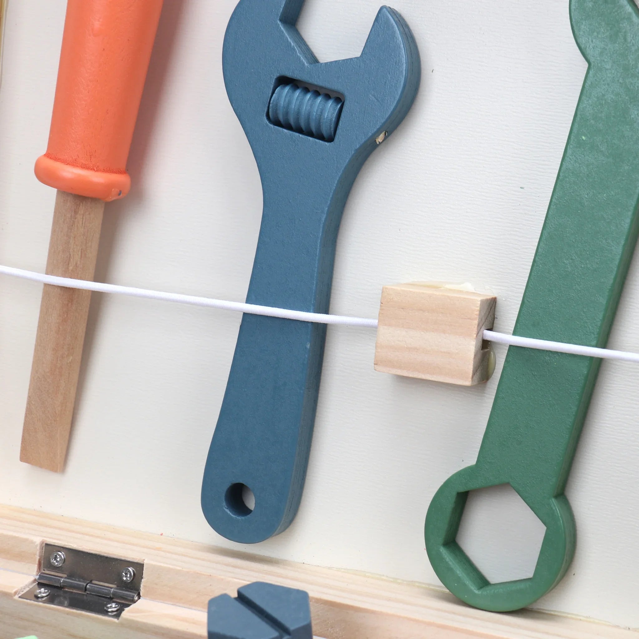 Subeir - Valigetta con attrezzi giocattolo in legno