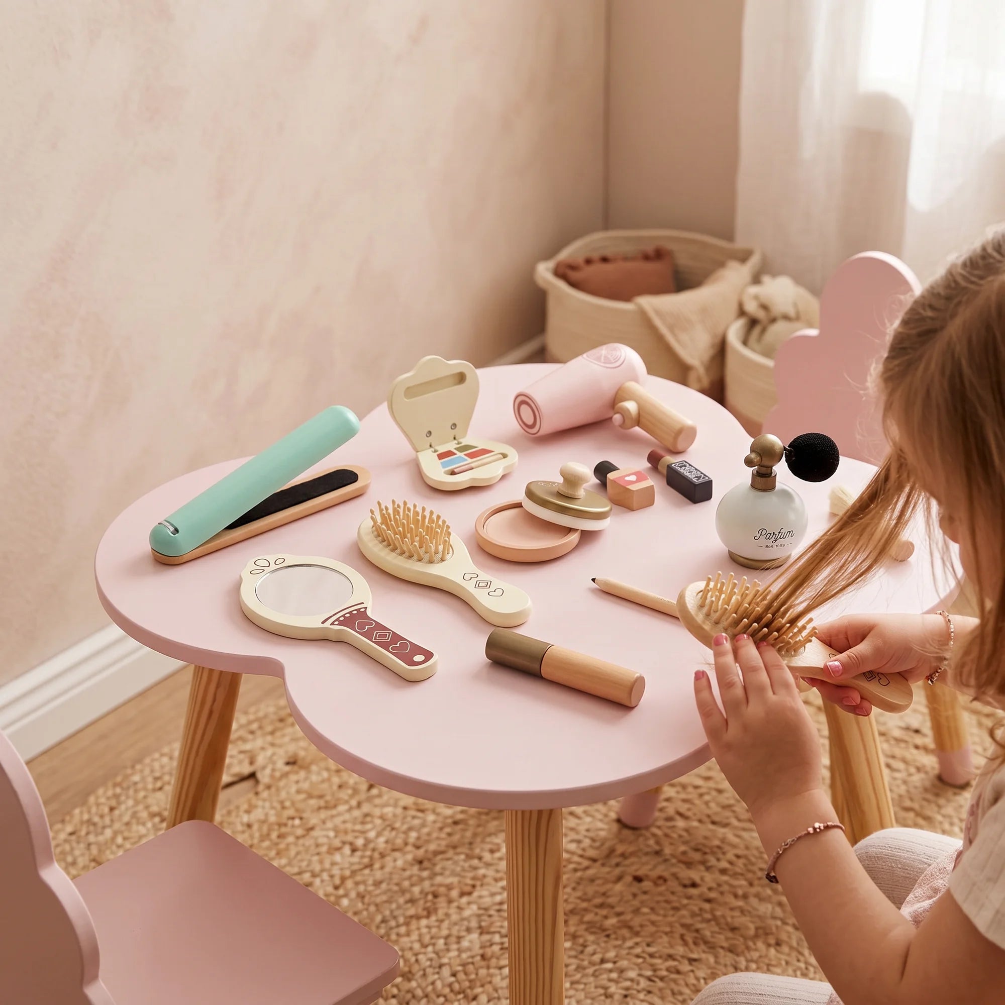 Yirisi - Wooden toy hair and makeup kit