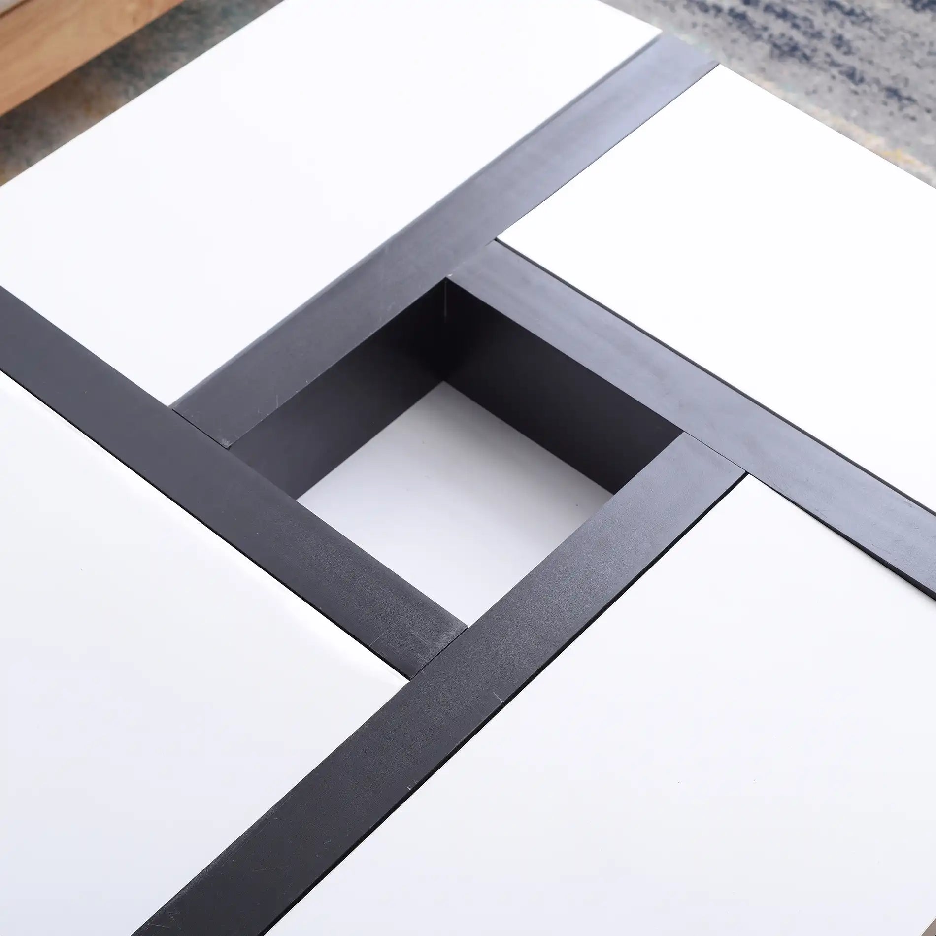 Hoodia - Tavolino basso da salotto moderno bianco e nero