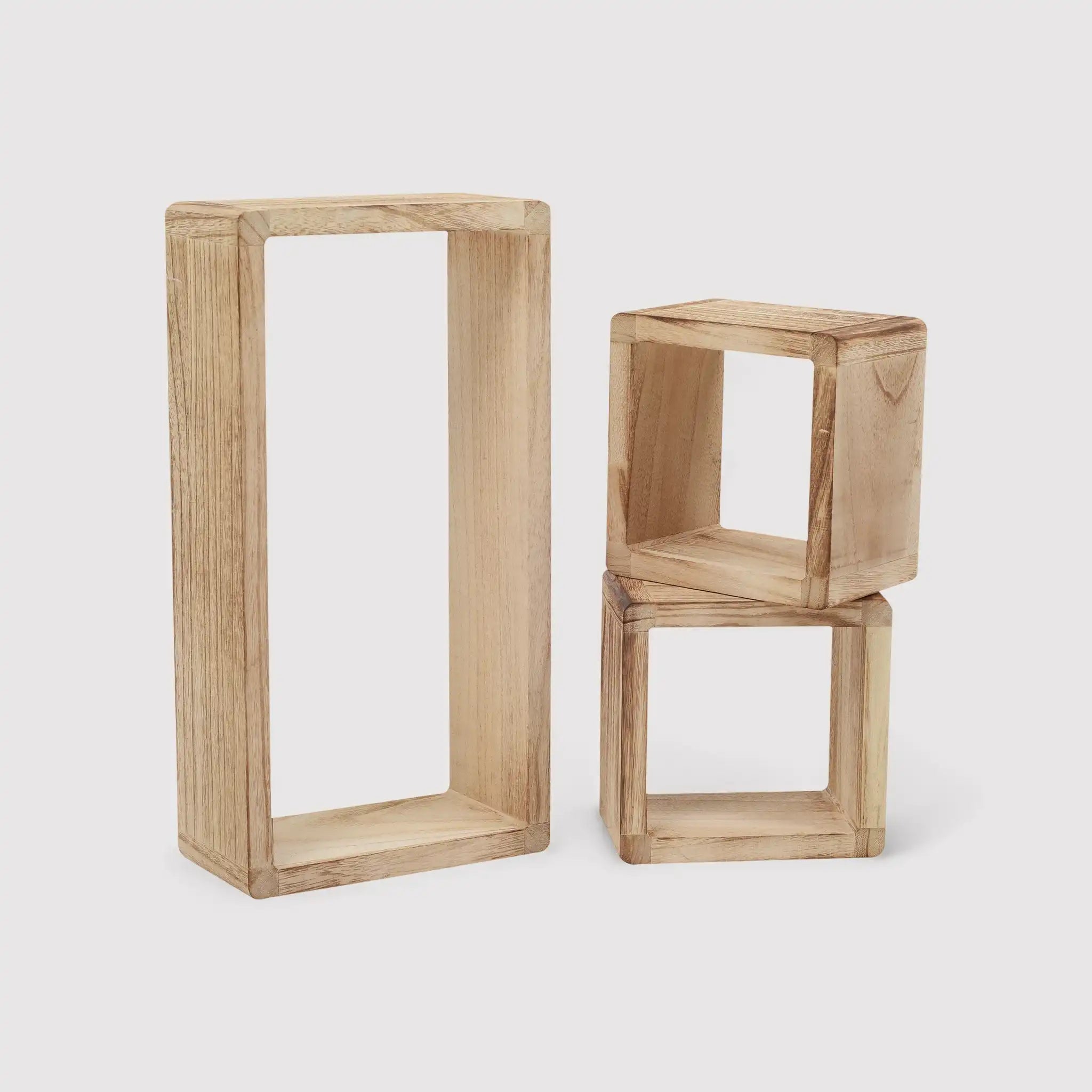 Set of 3 shelves in light wood cube and rectangle design