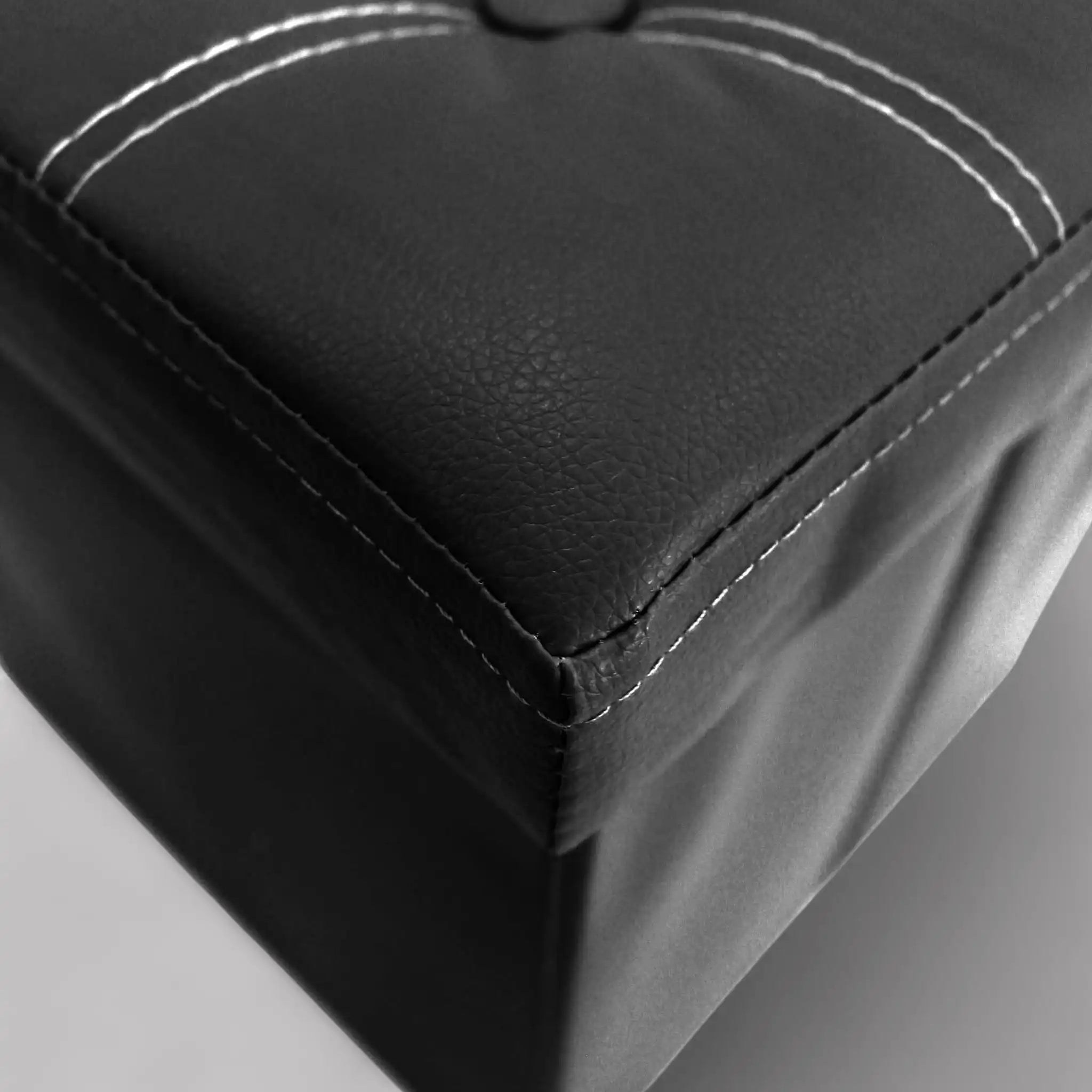 Angelica - Pouf a cubo portaoggetti nero in ecopelle