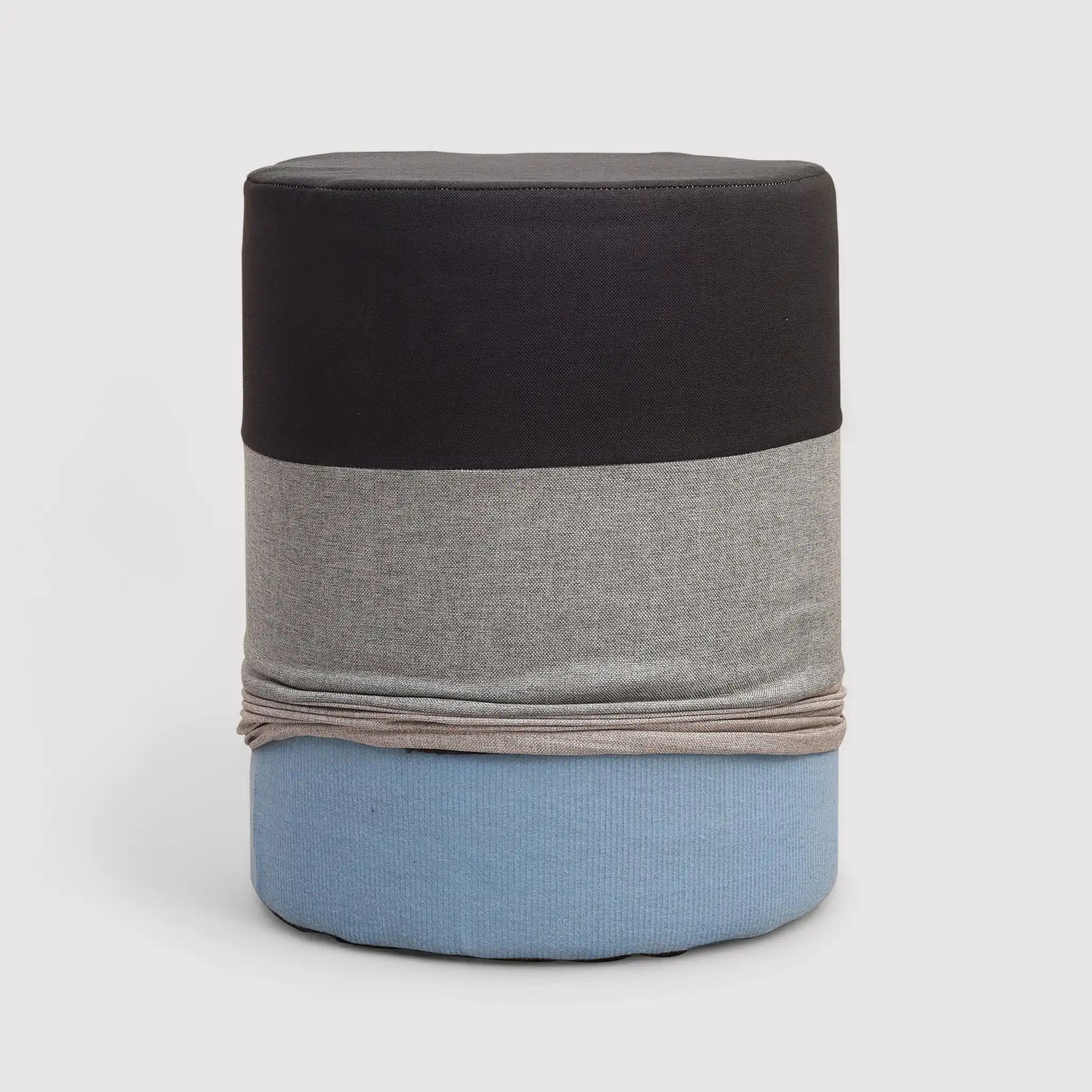 Crassula - Pouf rotondo imbottito a righe nero grigio e beige