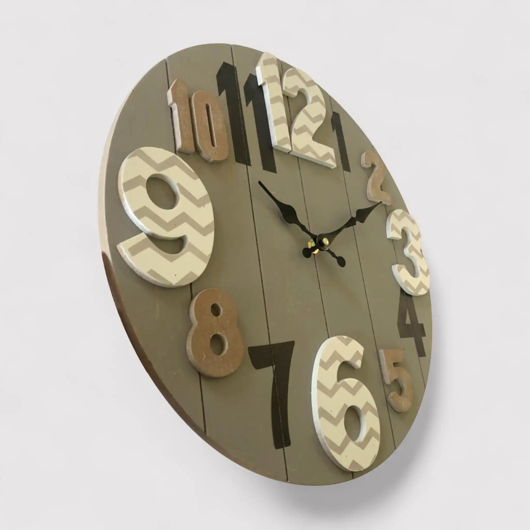 Sterzilia - Orologio con numeri grandi dal design moderno