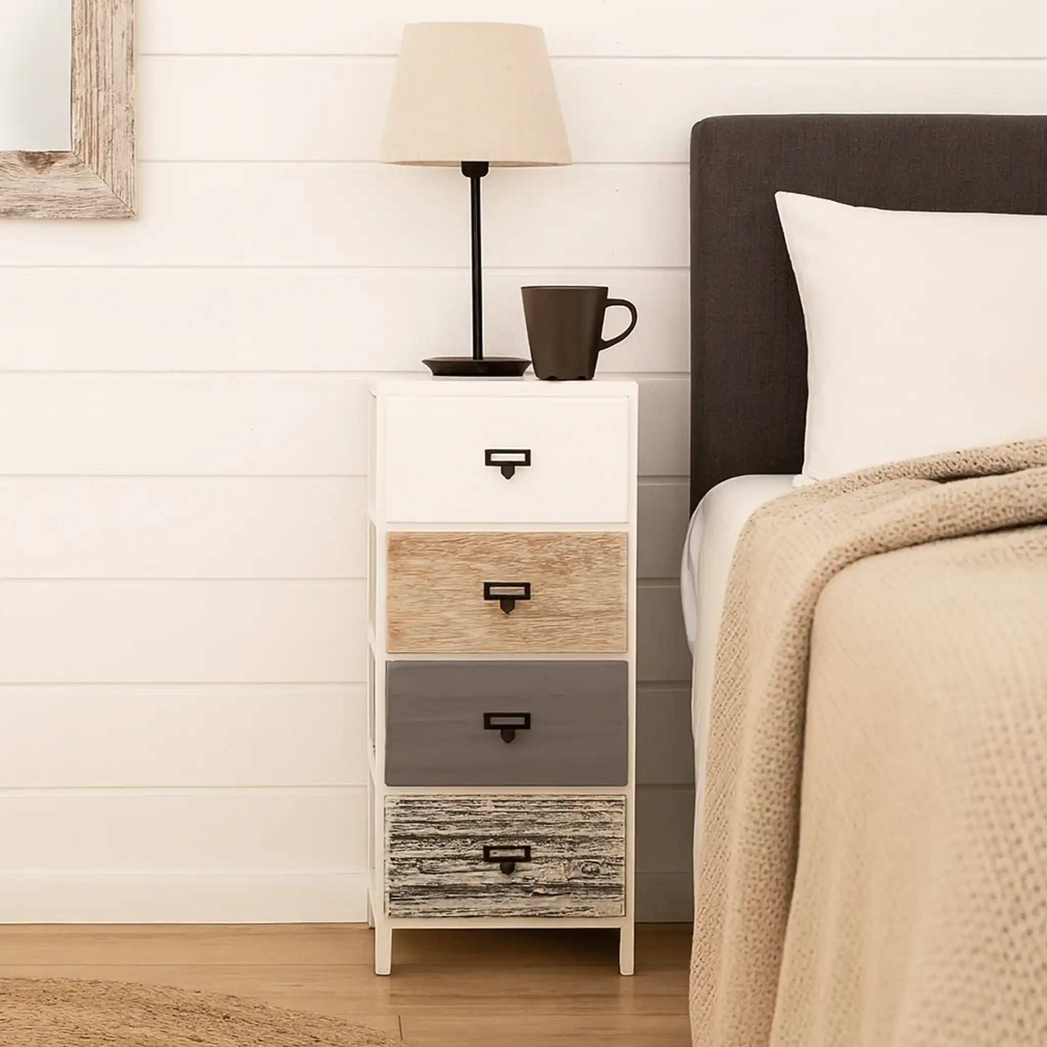 Bergenia - Cassettiera in arte povera con 4 cassetti colorati