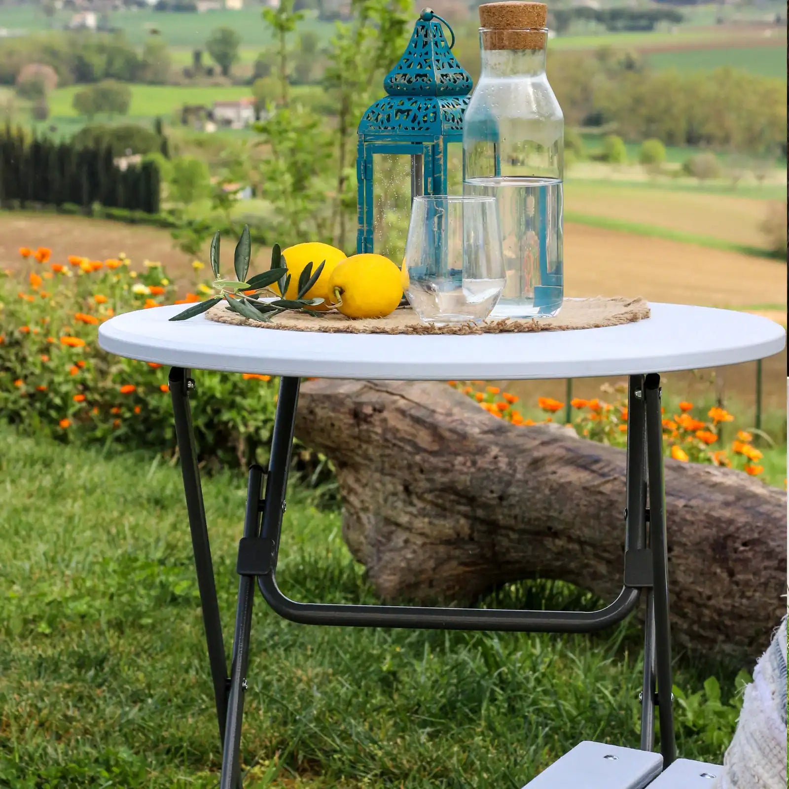 Taiuva - Tavolino pieghevole bianco e grigio per casa o camping