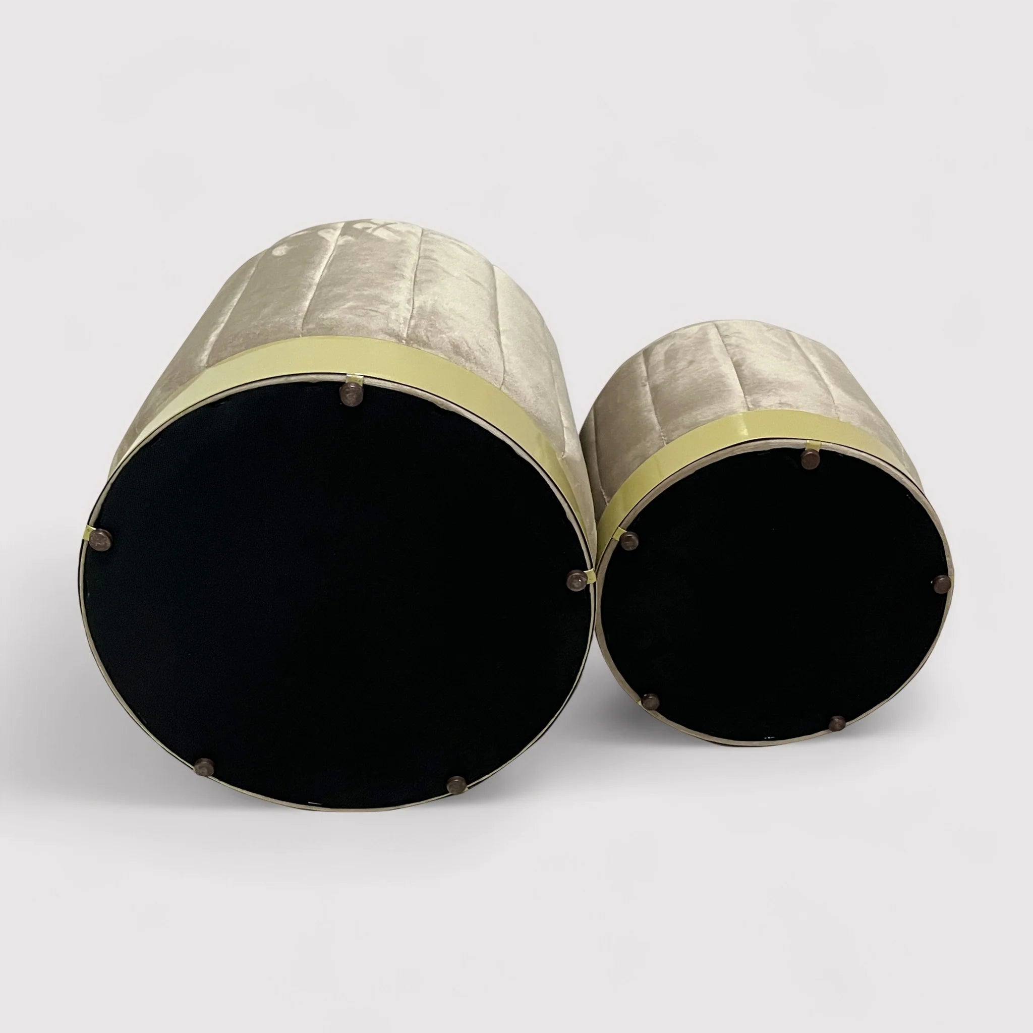 Entelea - Set di 2 pouf beige in velluto con contenitore