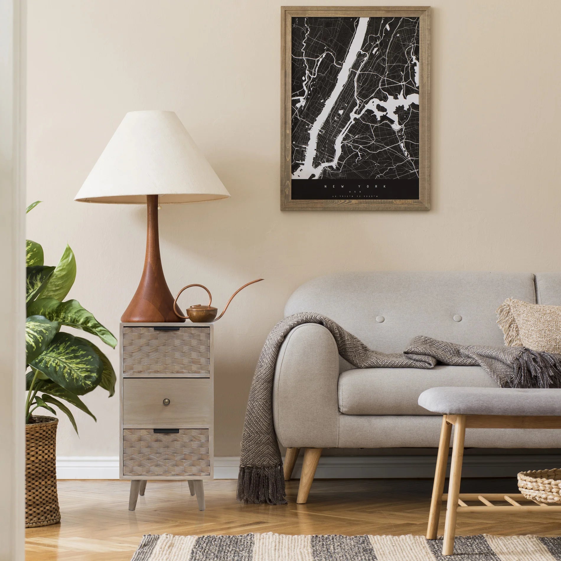 Crinum - Comodino stretto in legno naturale con 3 cassetti