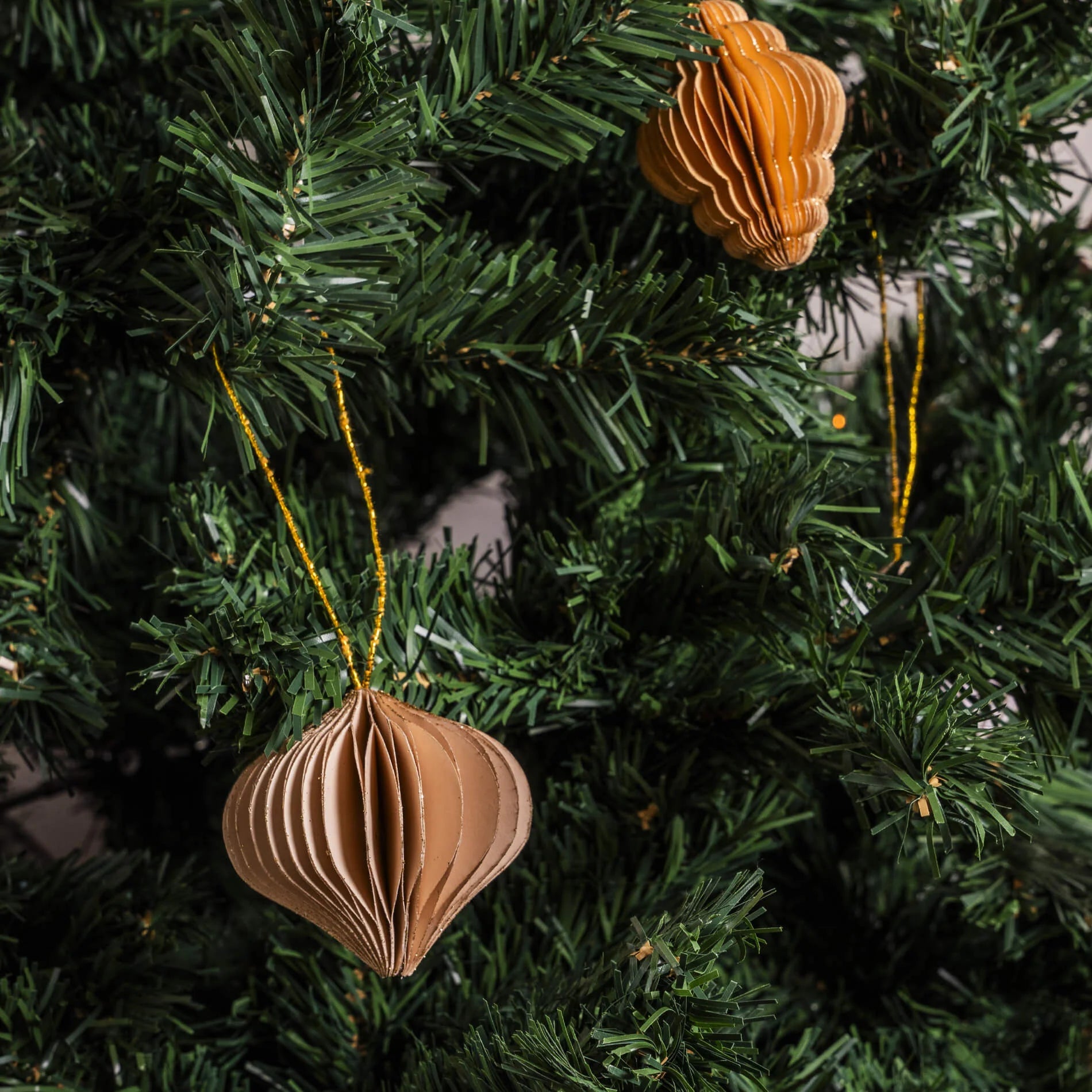 Taka - Pendenti per albero di Natale in 2 forme e 3 colori