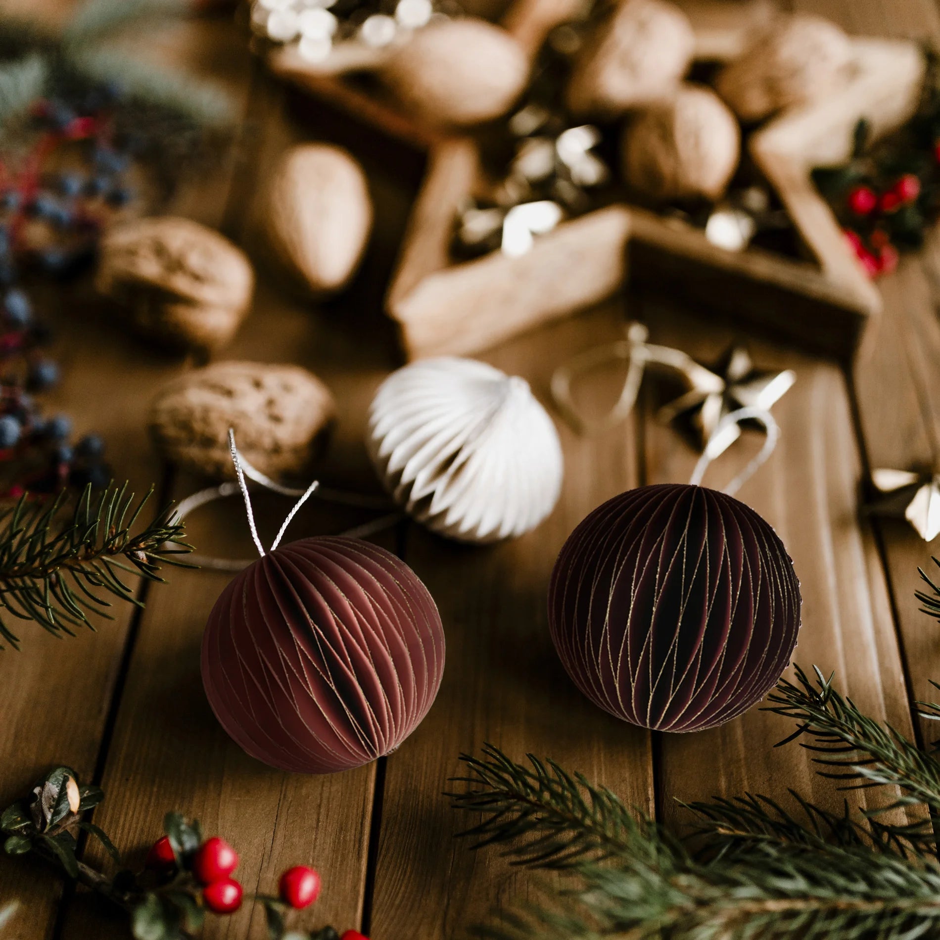 Corylus - Sfere in carta per Albero di Natale in 2 colori