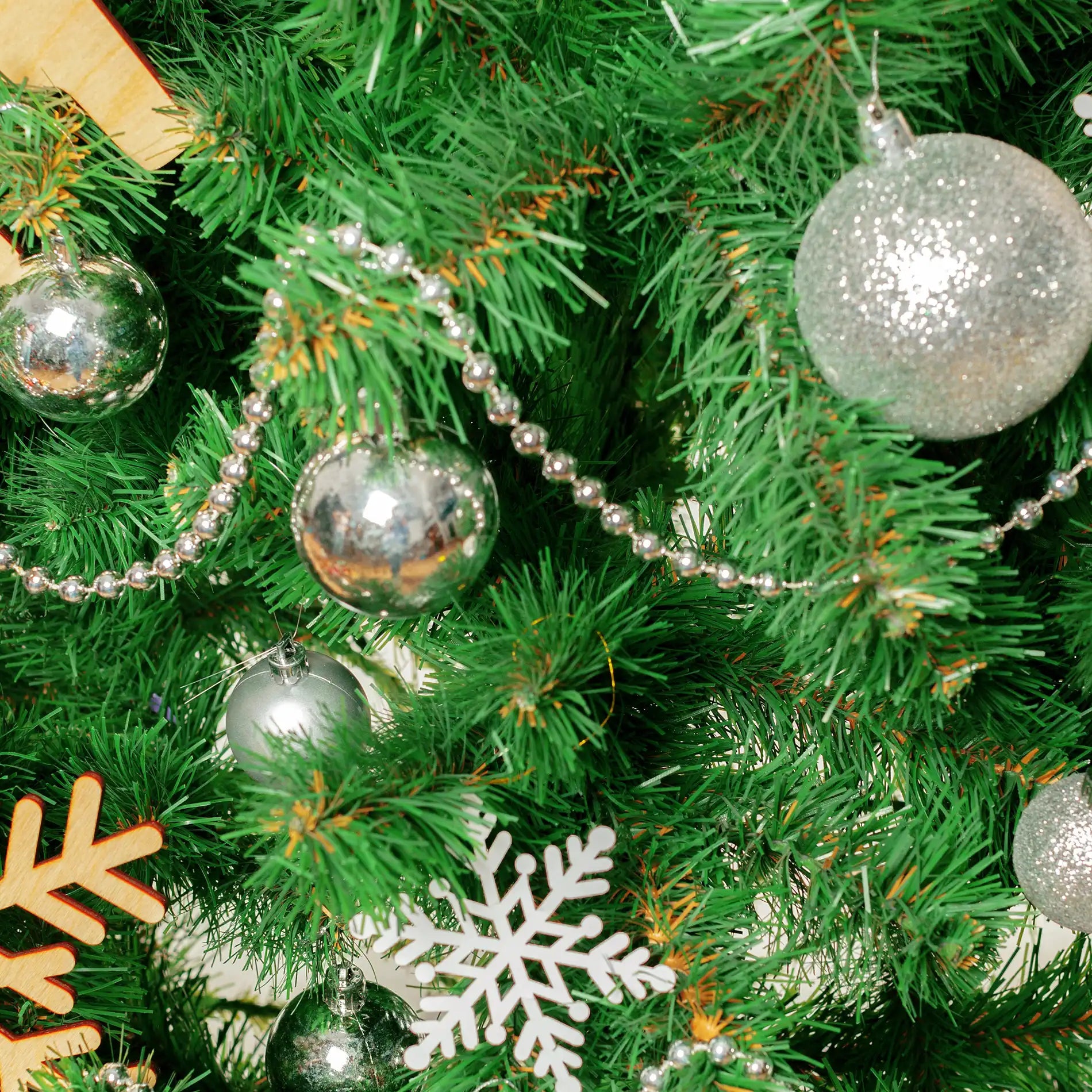 Punica - Sfere per Albero di Natale 34 pezzi color argento