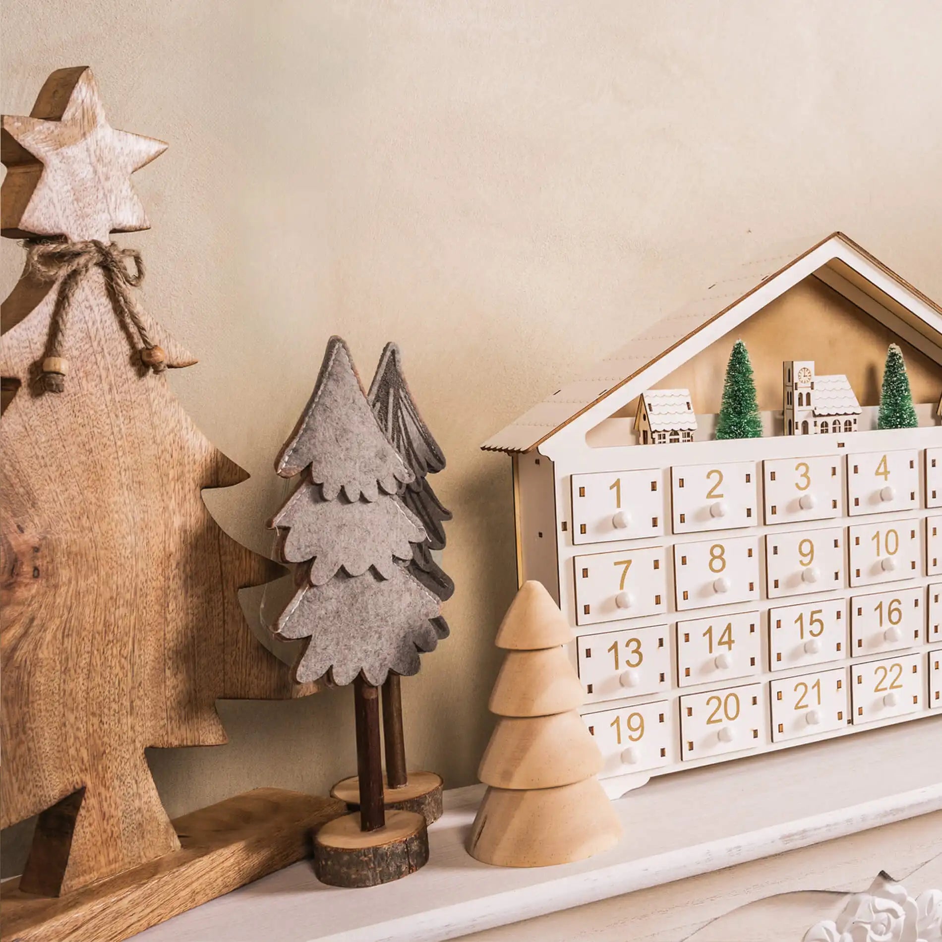 Pisonia - Set di 2 alberi in feltro decorativi grigio e marrone