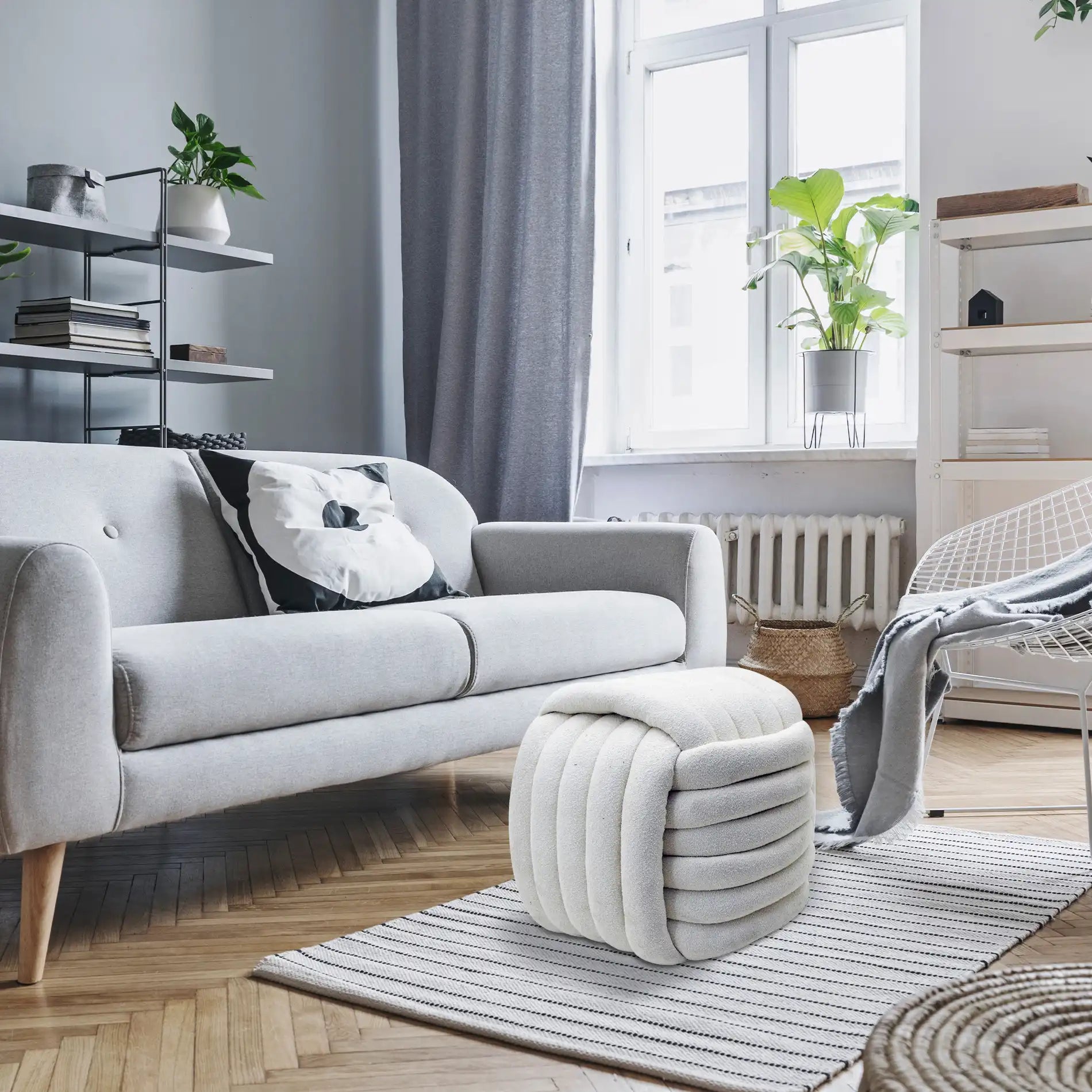 Oyamel - Pouf poggiapiedi bianco a gomitolo