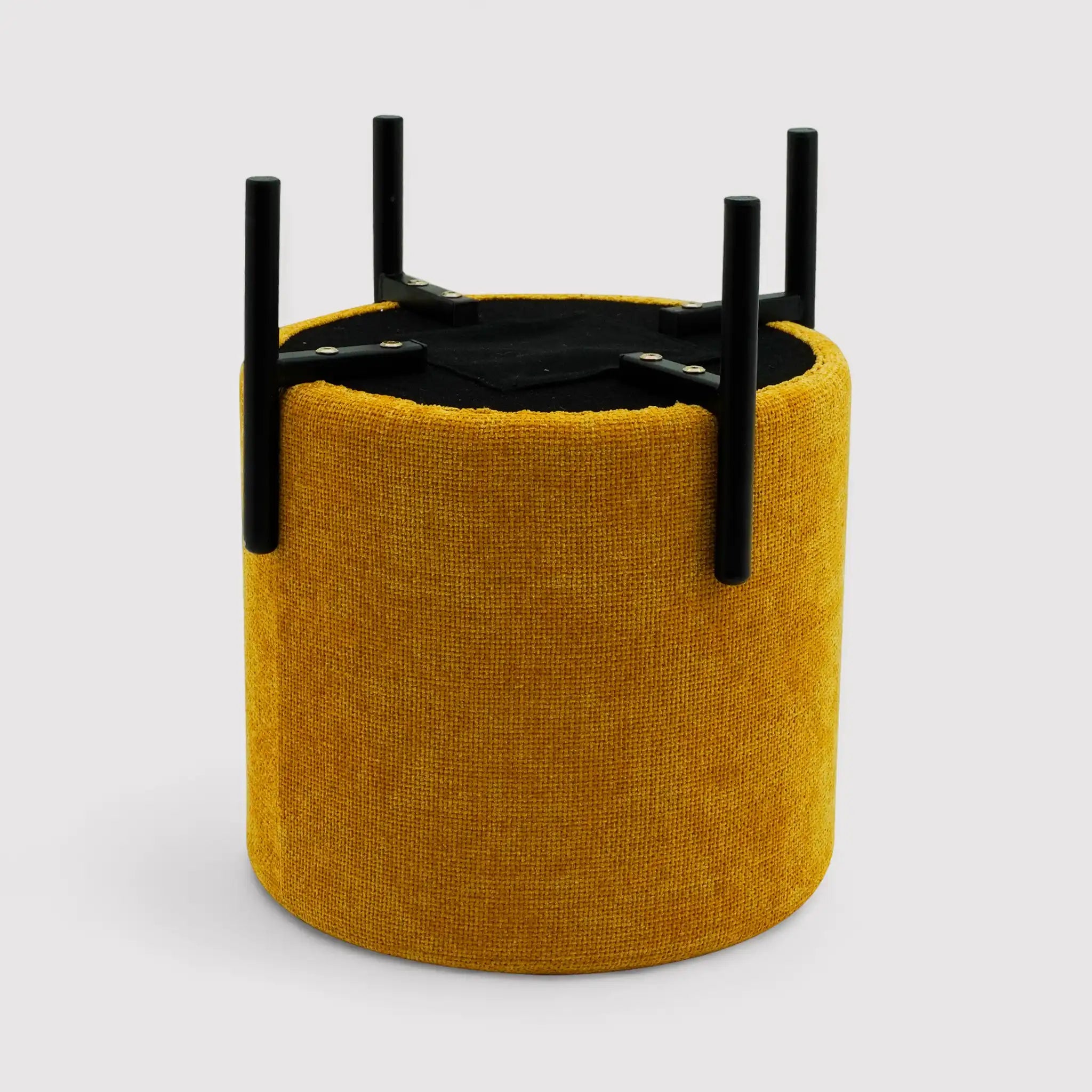 Cerro - Pouf sgabello giallo senape con piedi in acciaio