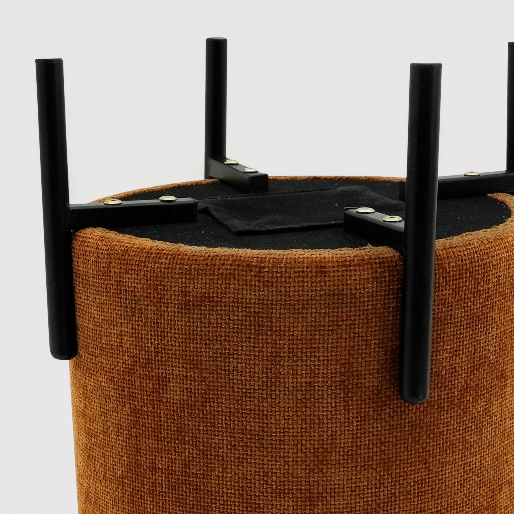 Semal - Runder dunkelorangener Pouf im modernen Stil