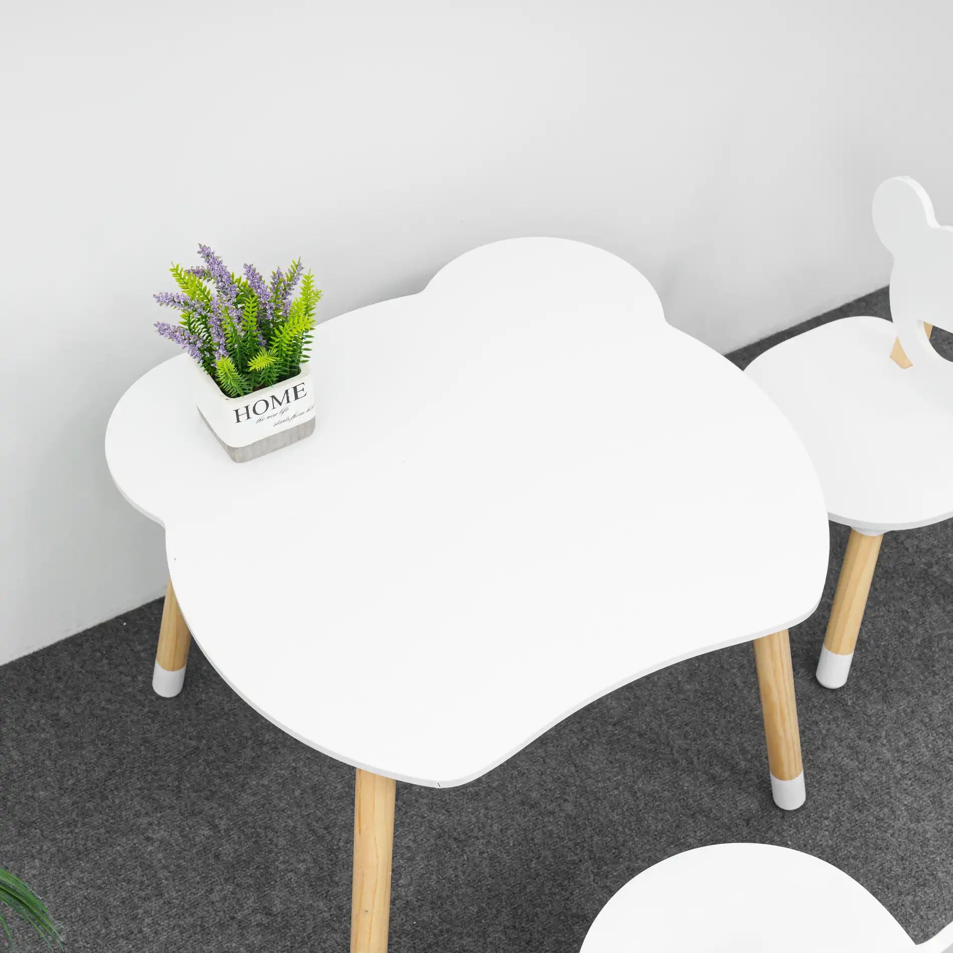 Nefel - Set tavolino per bambini e 2 seggiole bianco e marrone