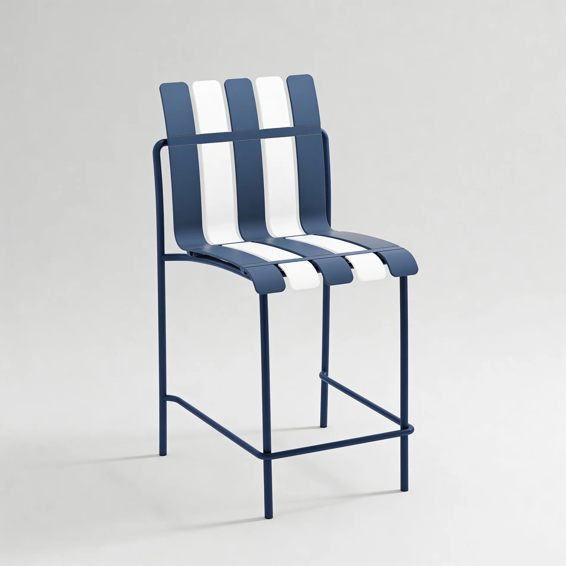 Nareo - Set 2 Sgabelli alti da bar colore bianco e blu stile moderno