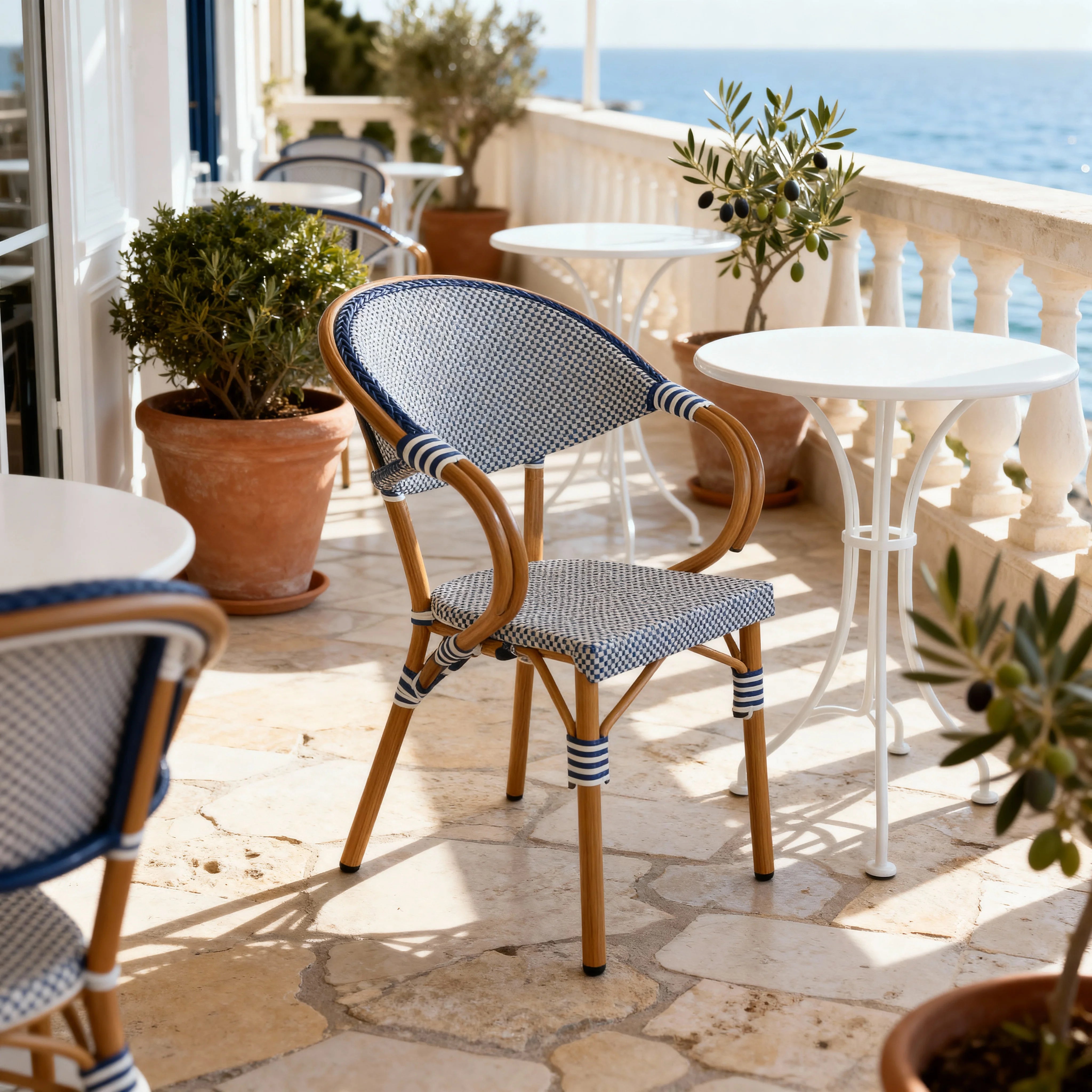 Camellia - Set 2 Sedie da giardino impilabili blu bianco classico