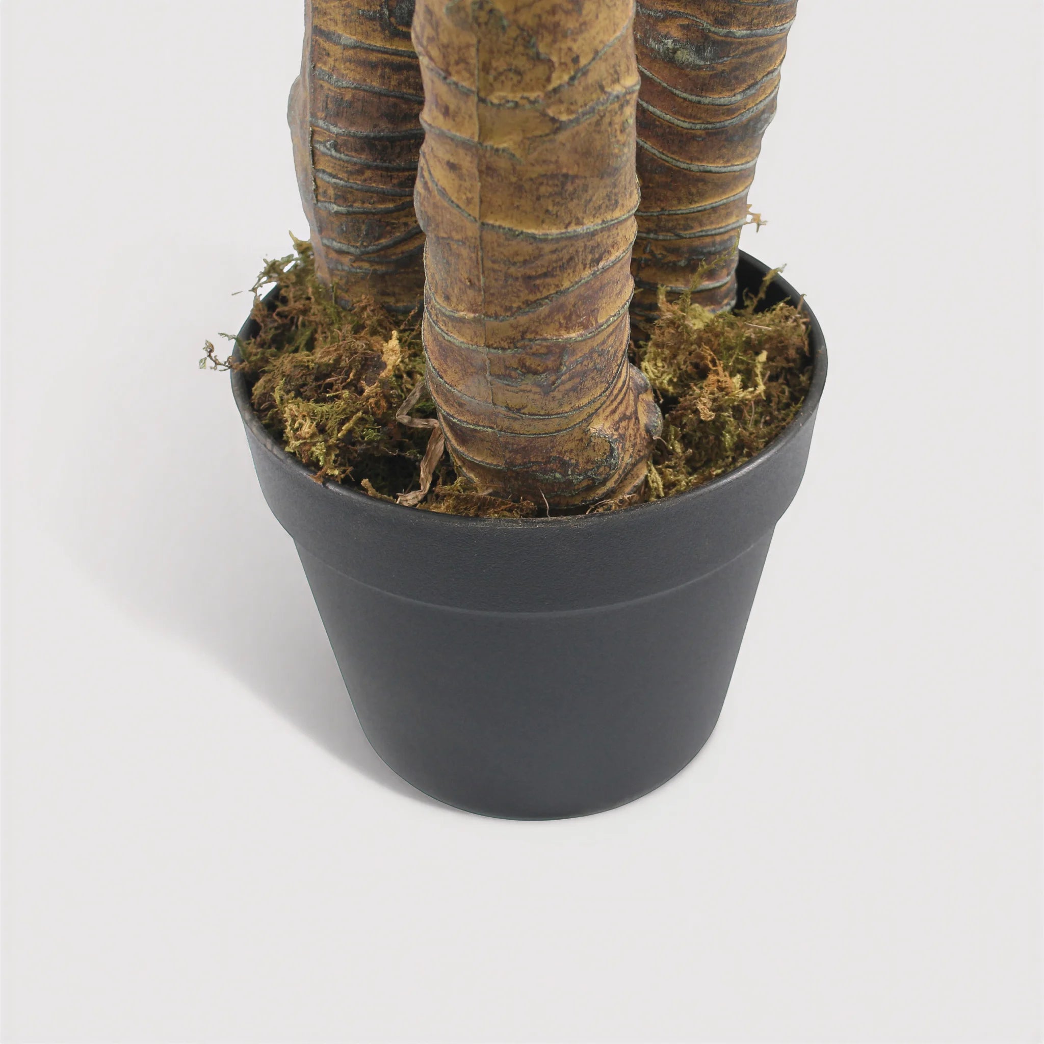 Talek - Künstliche Yucca Pflanze aus PVC & PE mit Metallstiel und Zementbasis, Grün und Braun