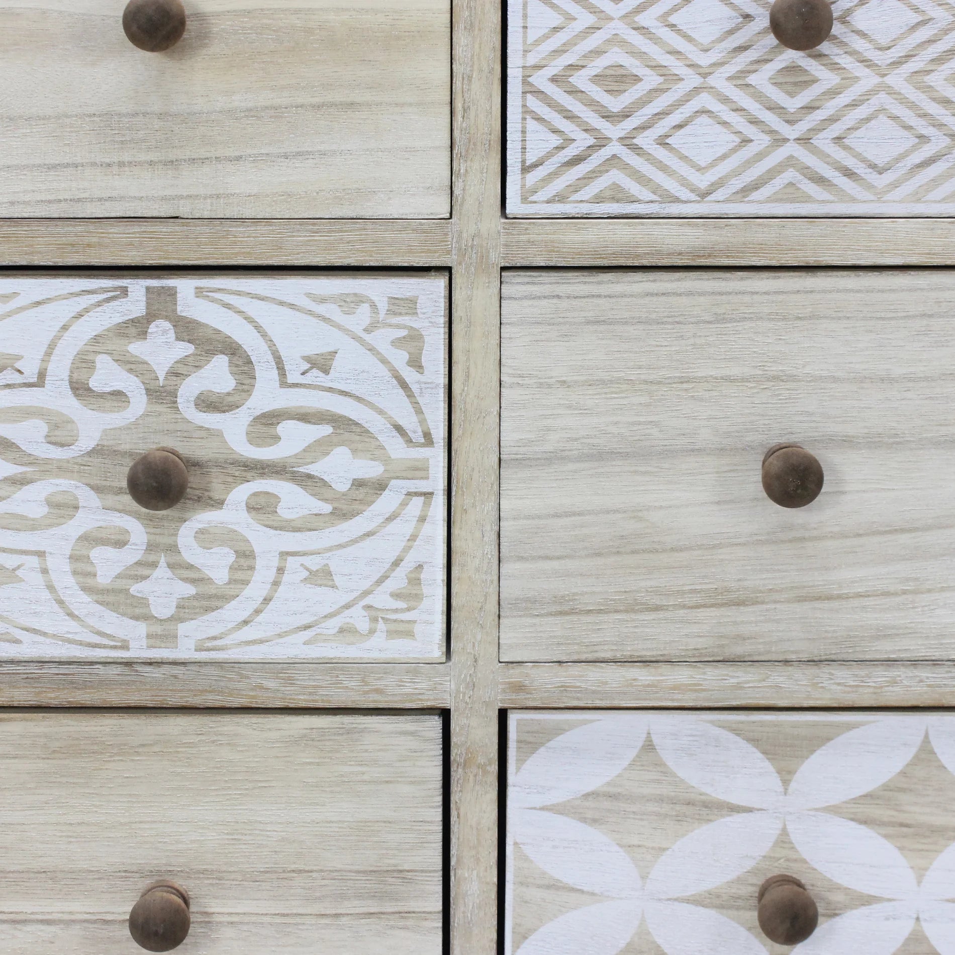 Mueble de madera con 8 cajones decorados