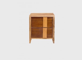 Petite table de chevet en bois clair de style nordique