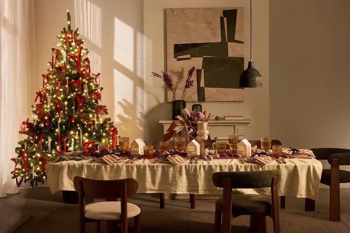 Idee per l'albero di Natale: addobbi, colori e magia!
