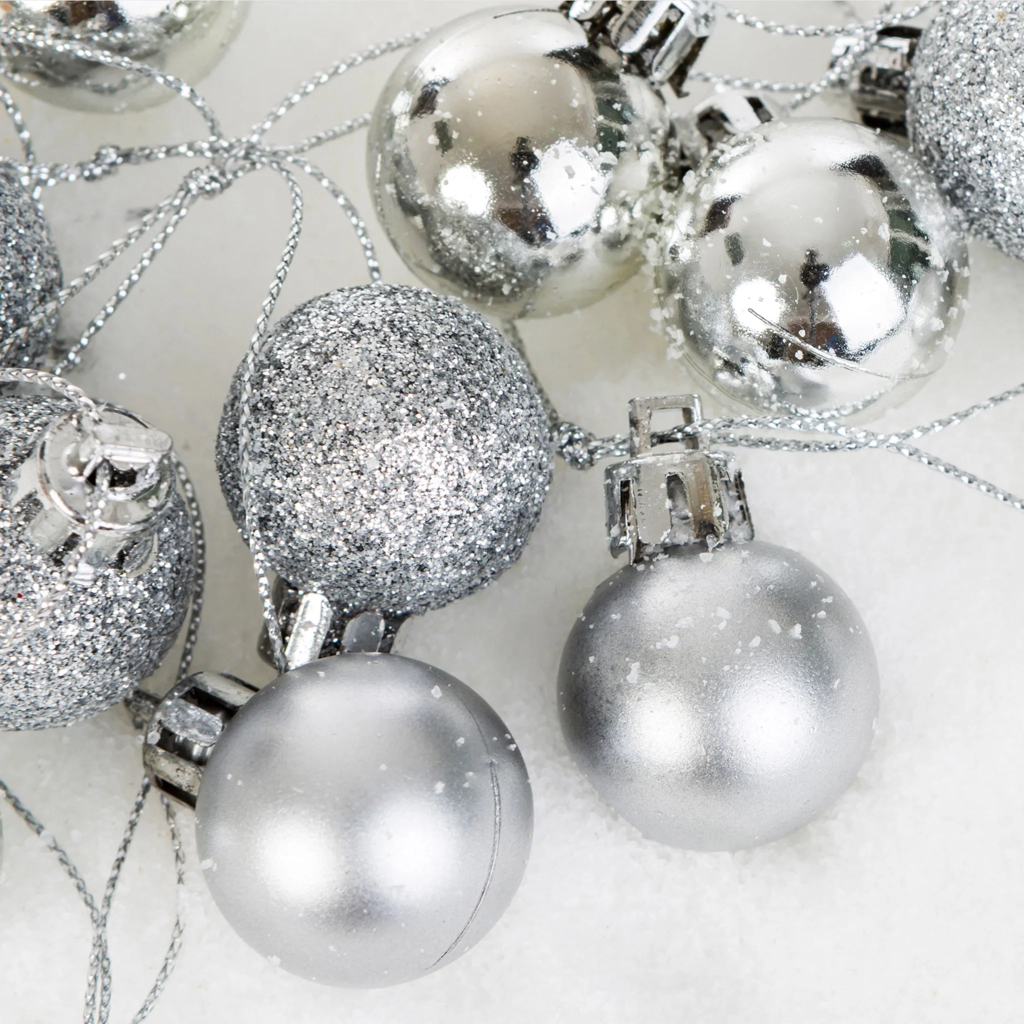 Hanzal - 26 palline di Natale grigio argentato in stile classico