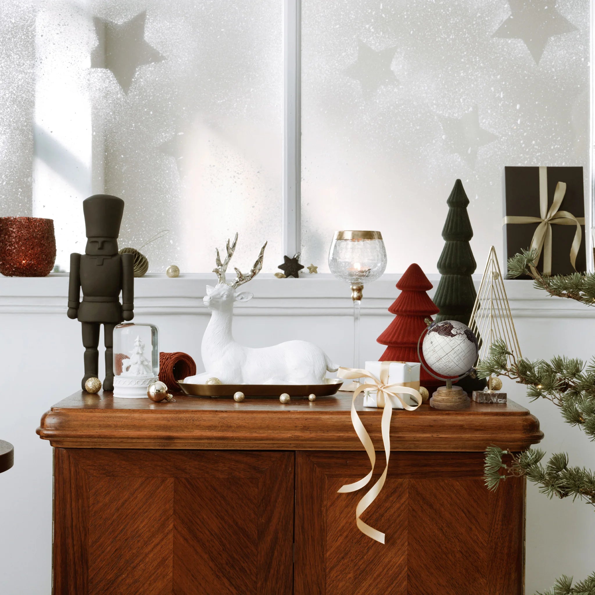 Guaje - Mappamondo decorativo in legno bianco e marrone