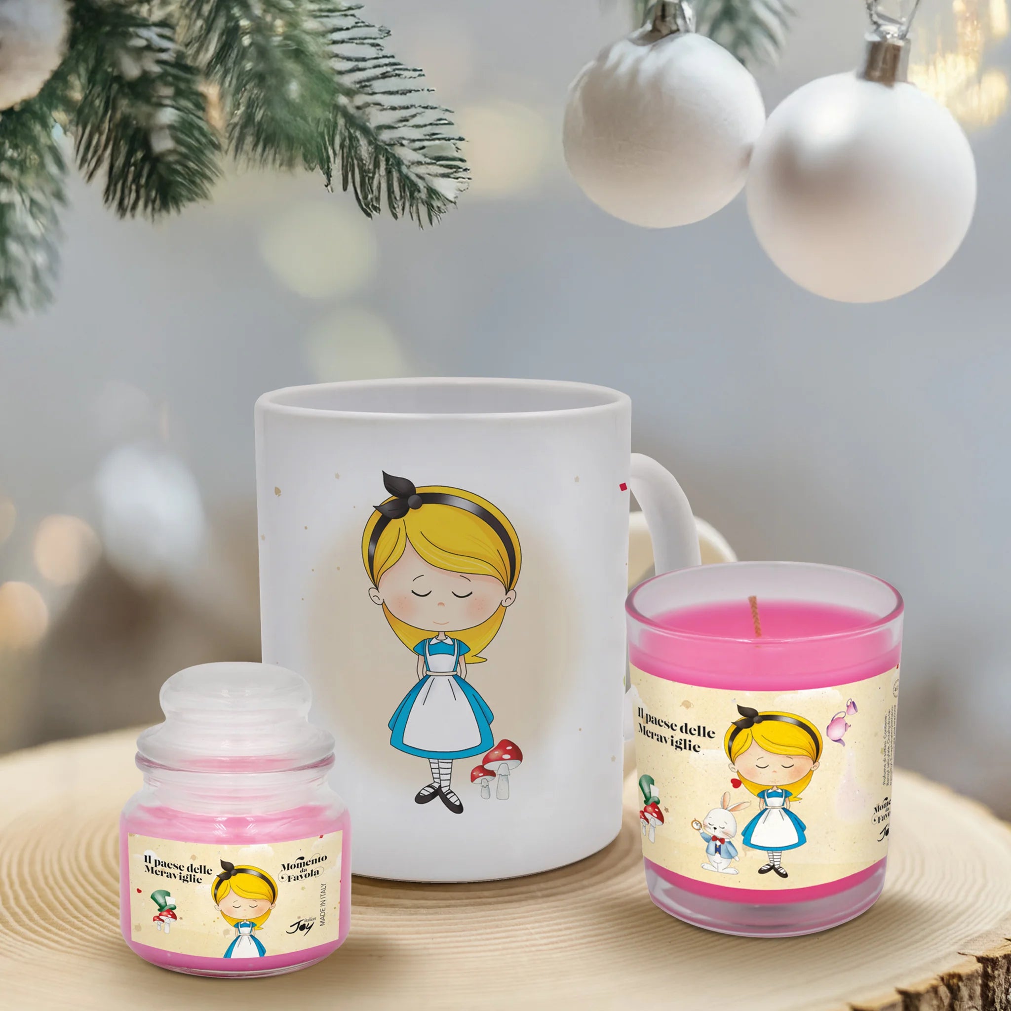 Set tazza tema "Il paese delle meraviglie" e 2 candele profumate fragranza benessere