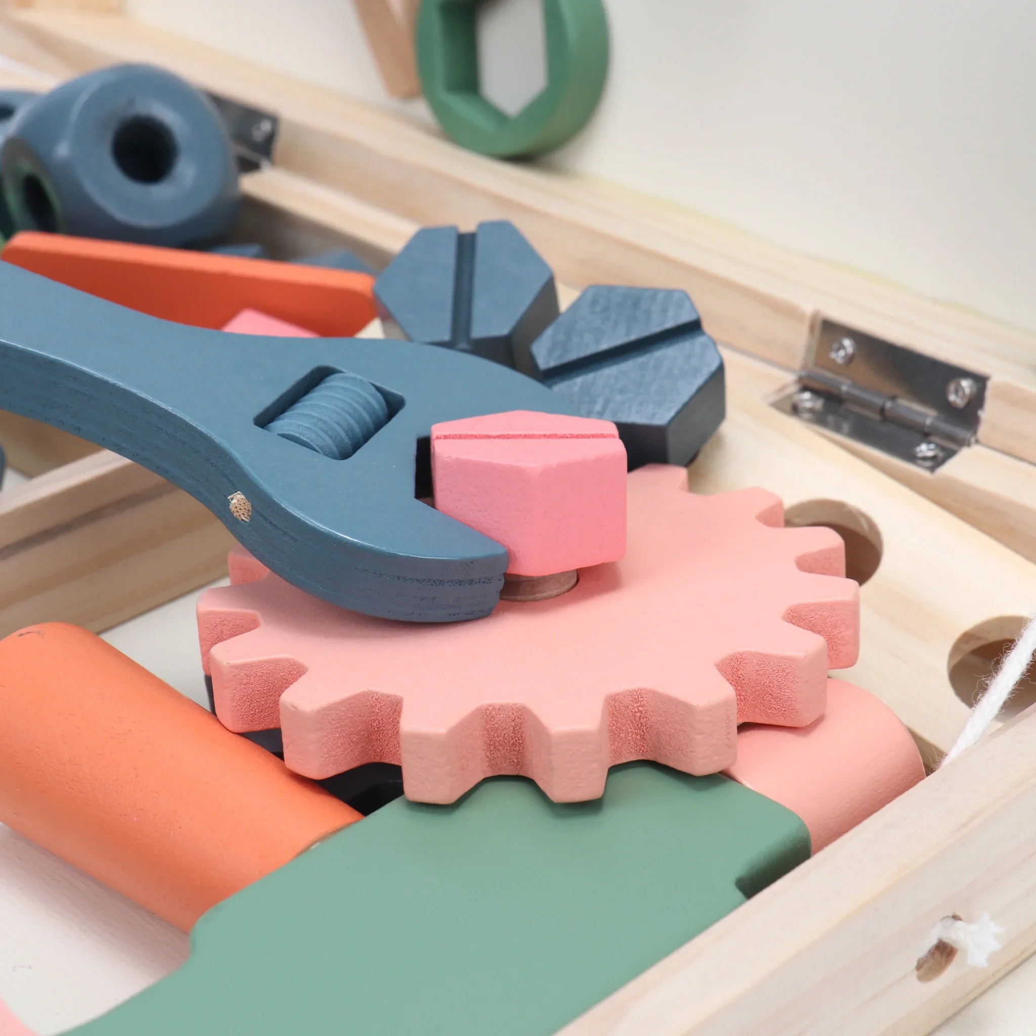 Subeir - Valigetta con attrezzi giocattolo in legno