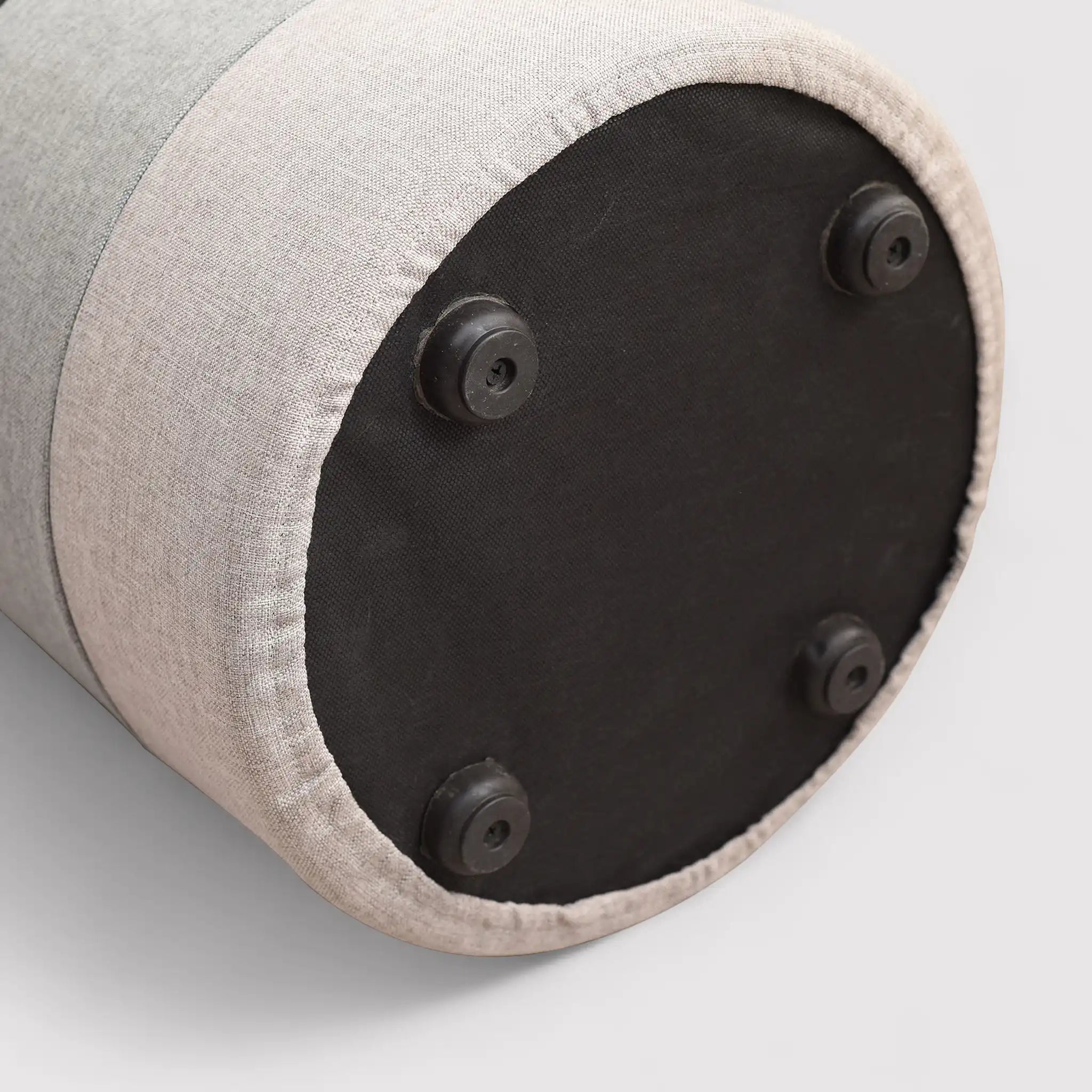 Crassula - Pouf rotondo imbottito a righe nero grigio e beige