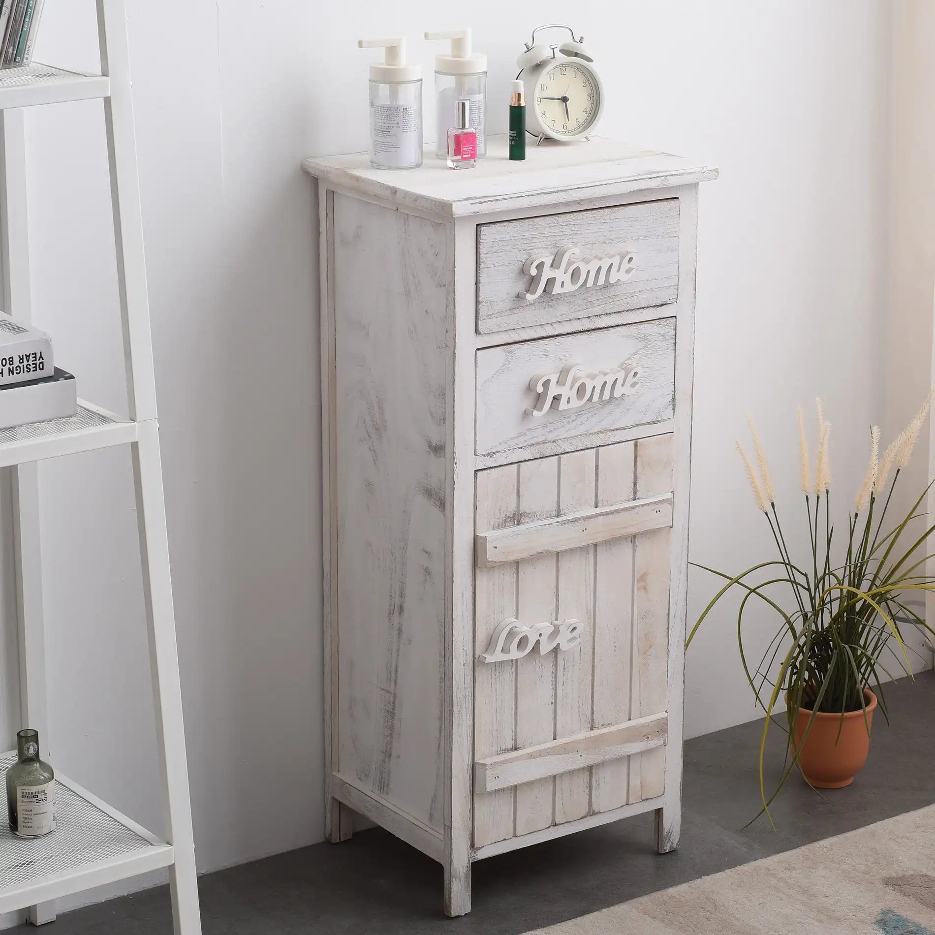 Scilla - Mobiletto shabby bianco decorato con scritte