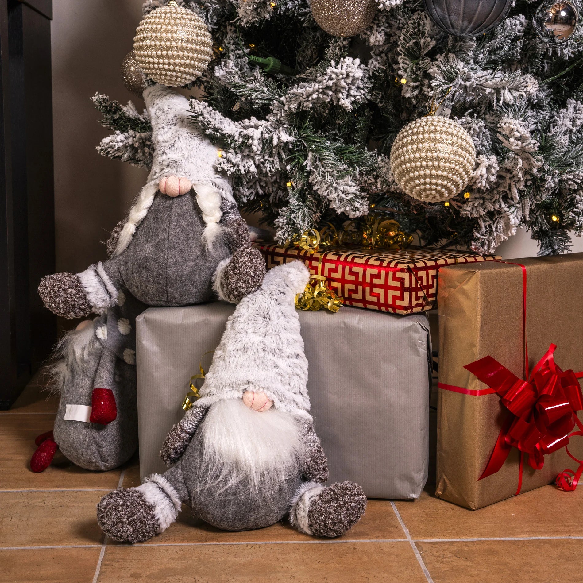 Gnomo di Natale in stoffa fermaporta grigio