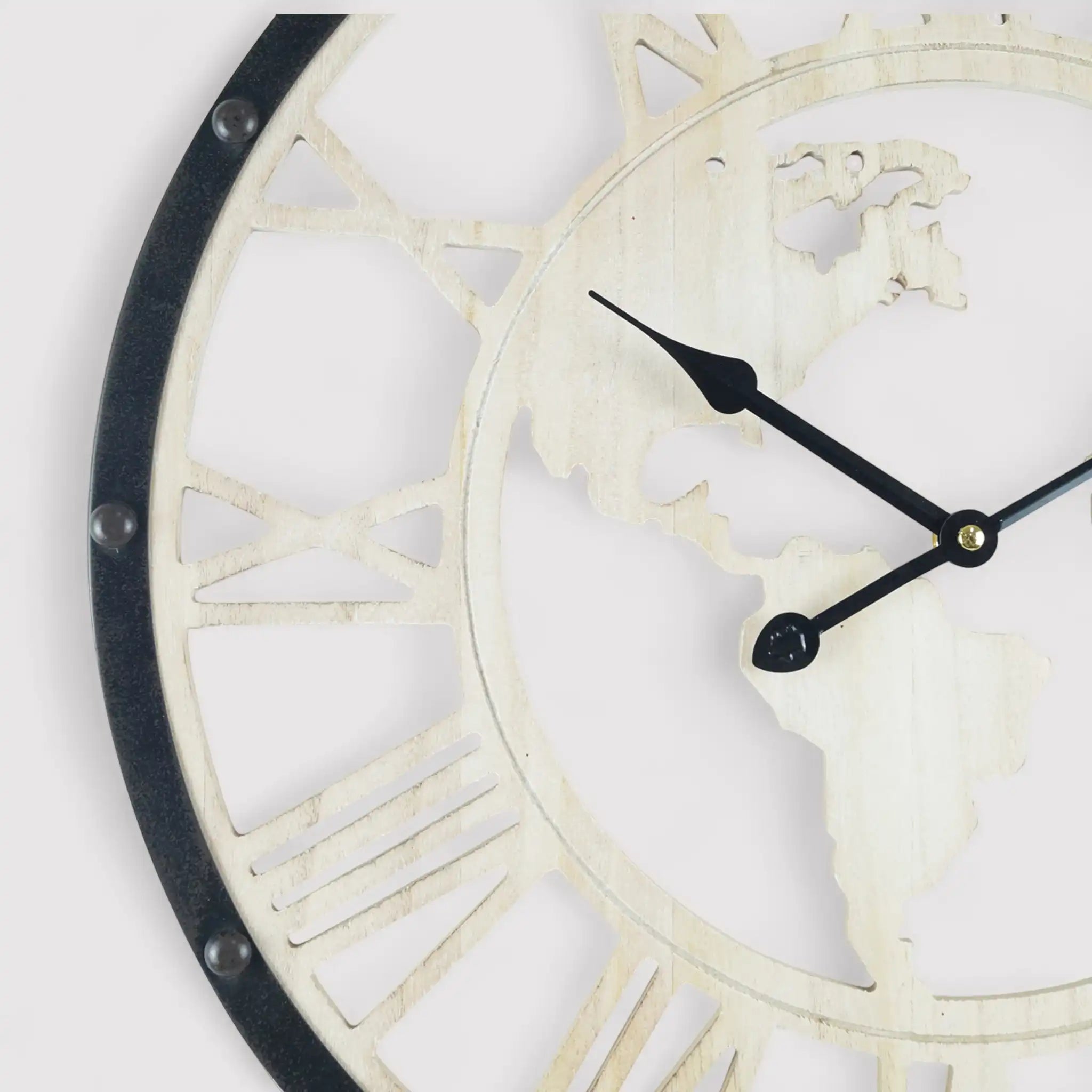 Erides - Orologio con numeri romani e mappamondo intagliato