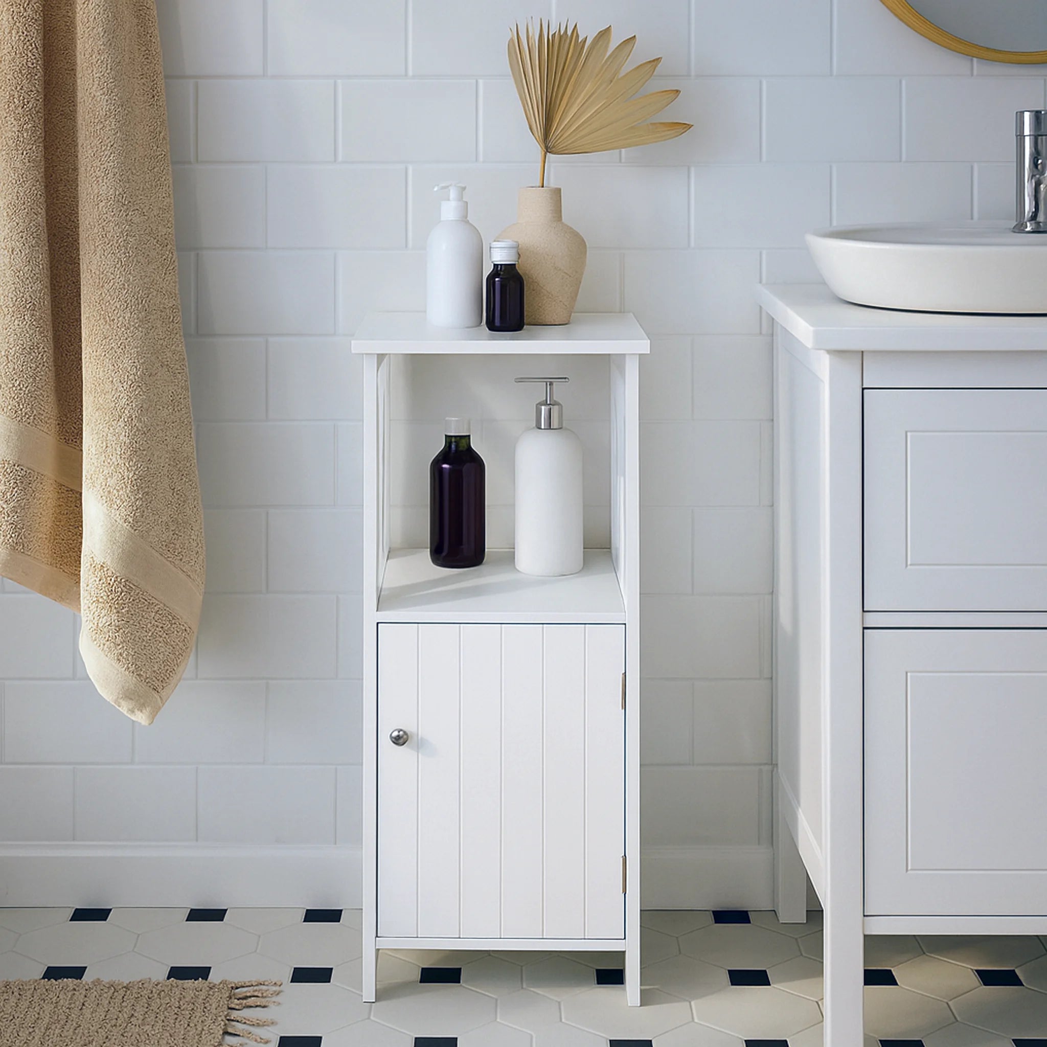 Carapa - Mobiletto a colonna per bagno con un'anta e un ripiano