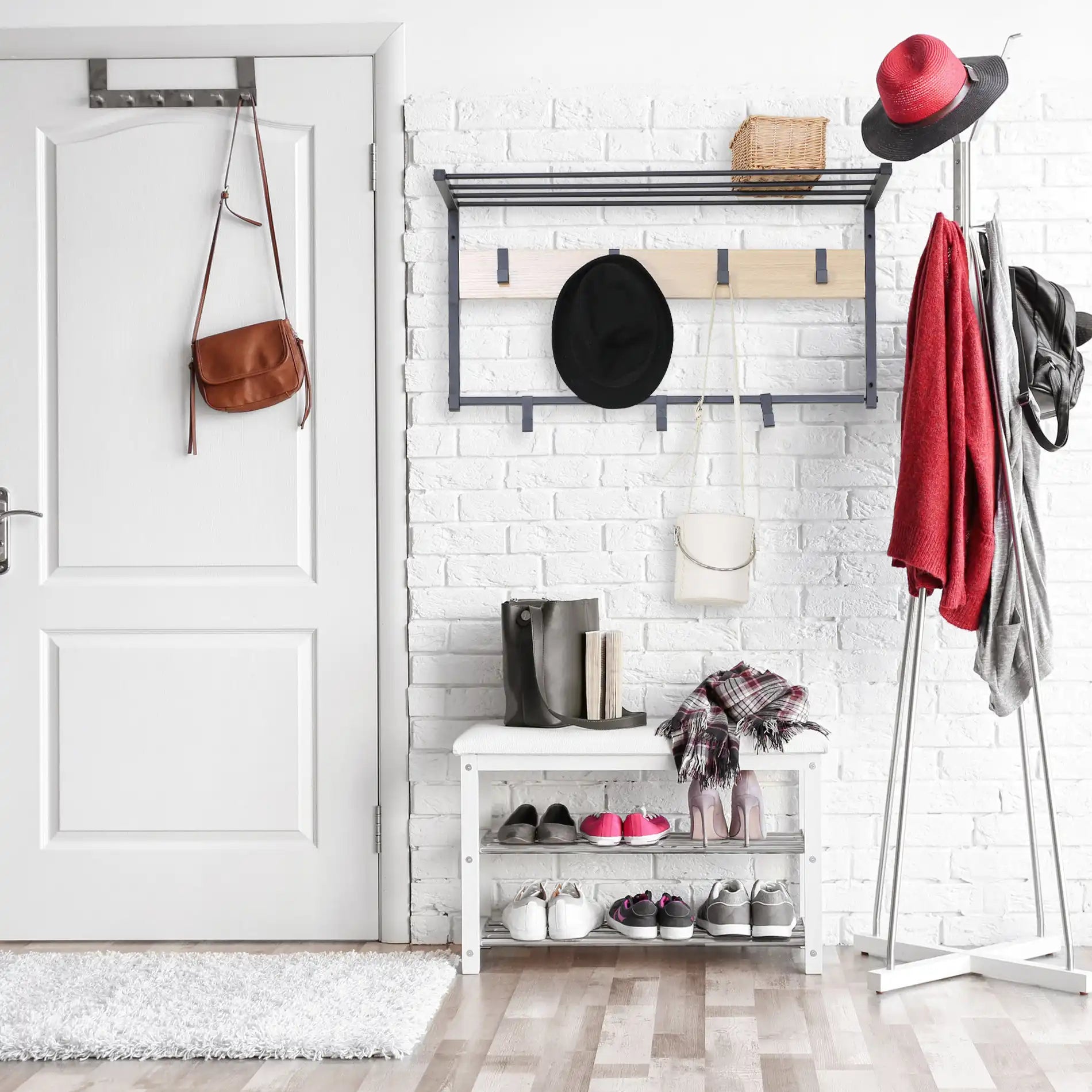 Porte-manteau mural avec 7 crochets et une étagère