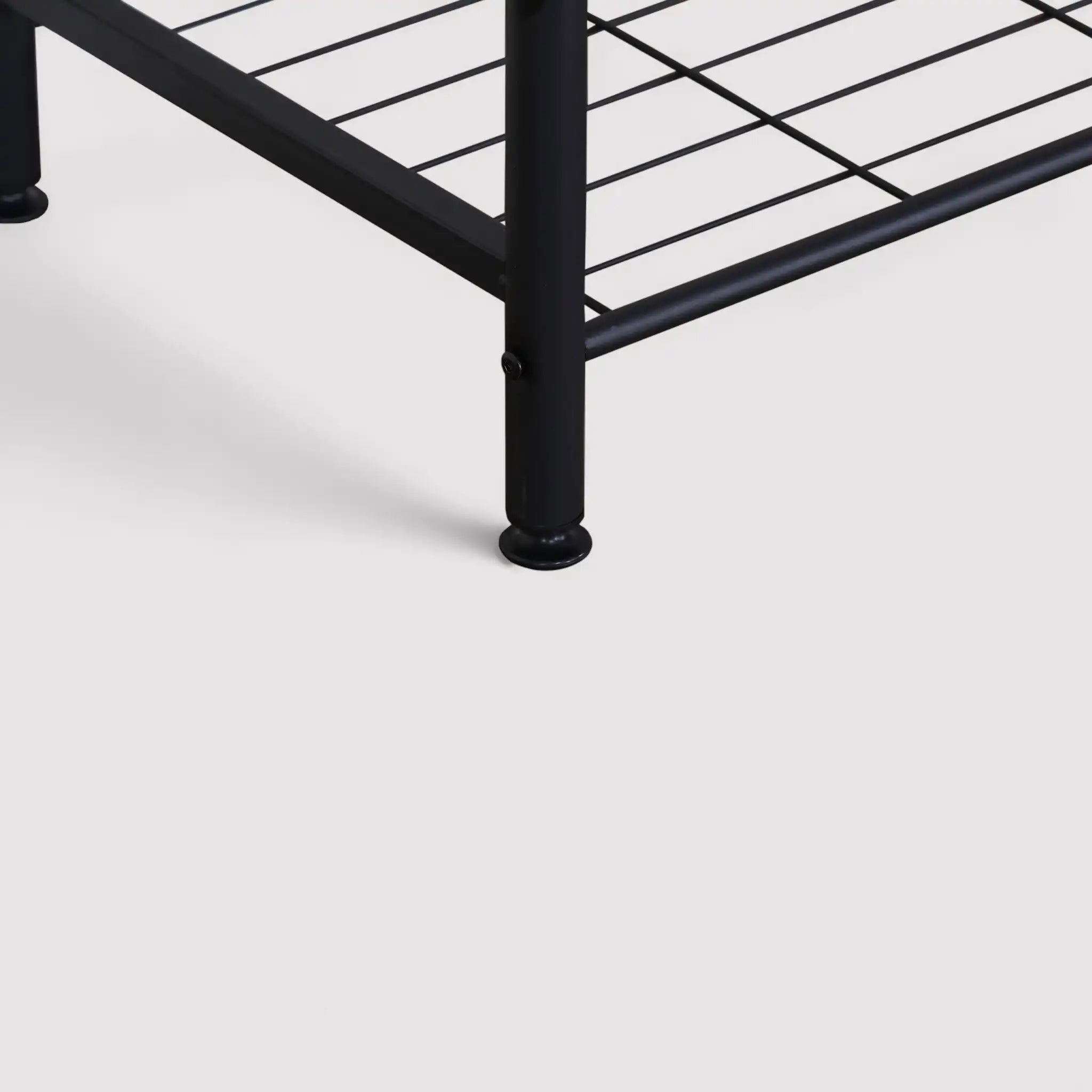 Sanseveria - Appendiabiti in metallo con 3 ripiani portascarpe