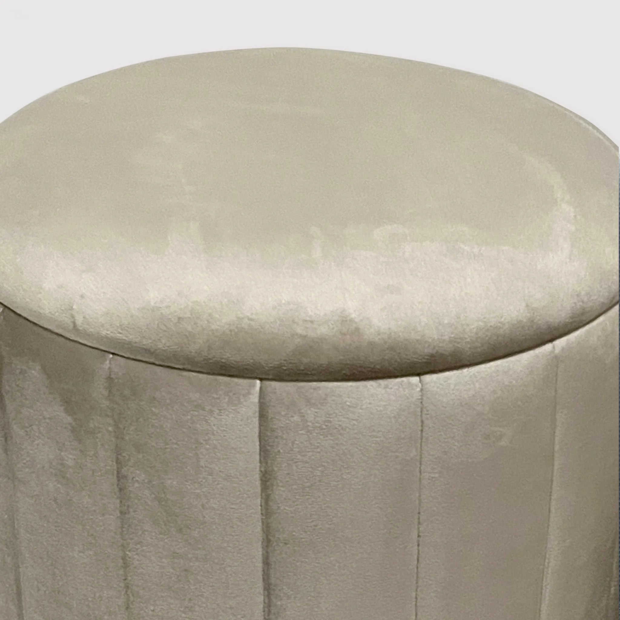 Entelea - Set di 2 pouf beige in velluto con contenitore