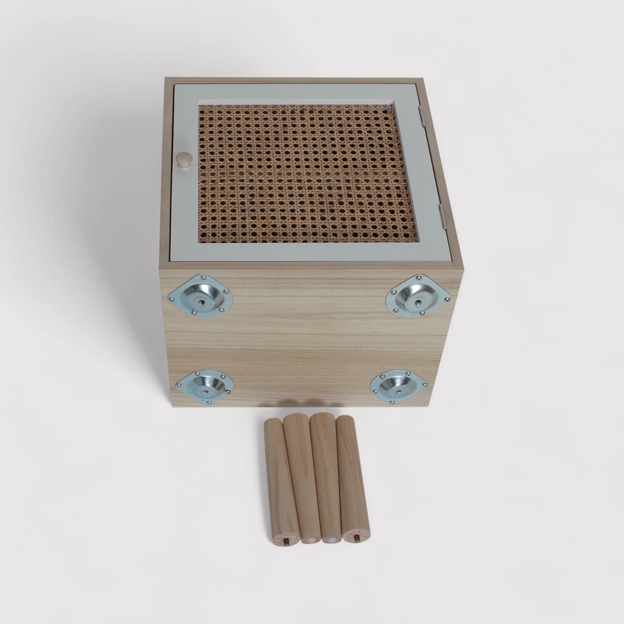 Iberide - Piccolo comodino in stile scandinavo con 1 anta