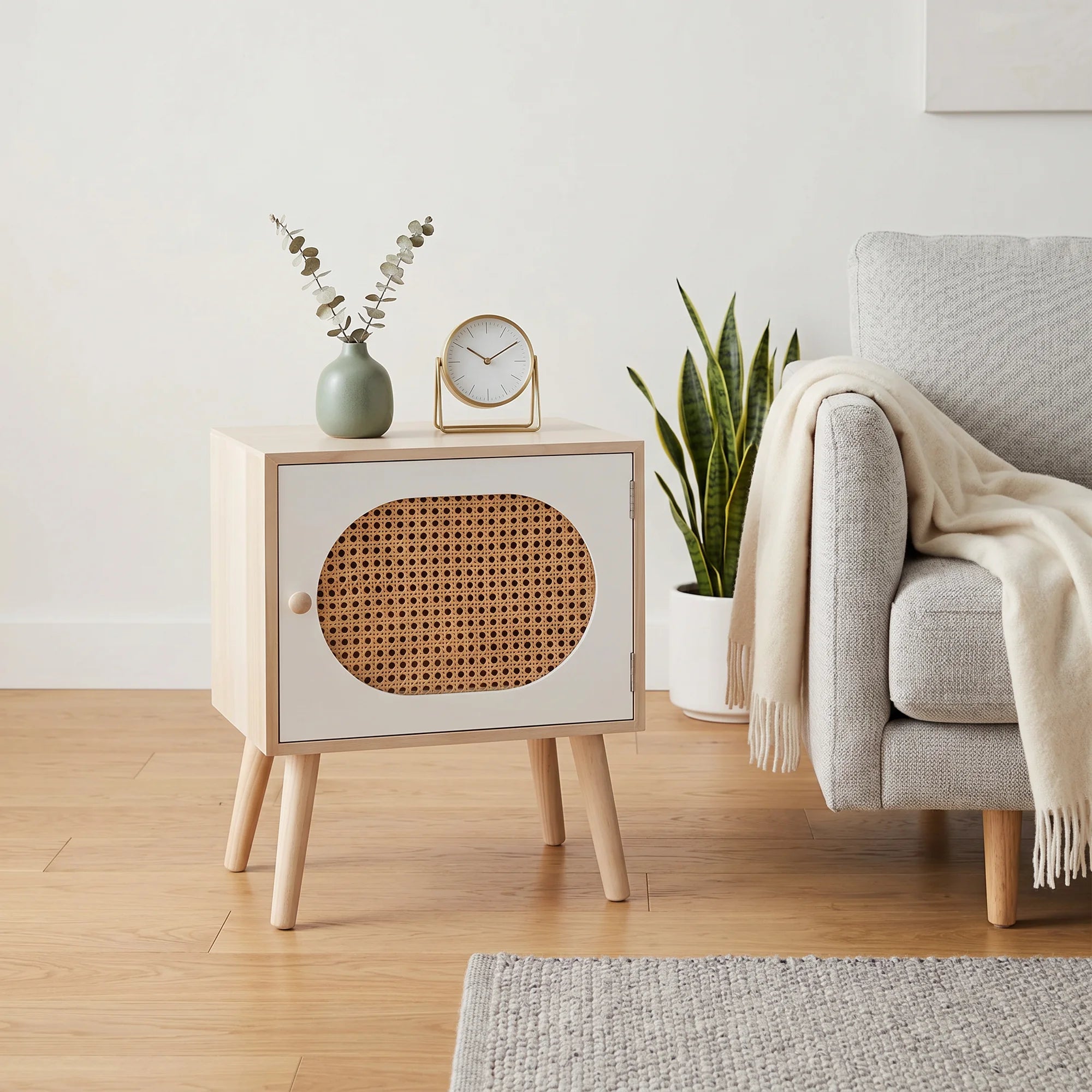 Salak - Table de nuit en bois blanc de style bohème et scandinave