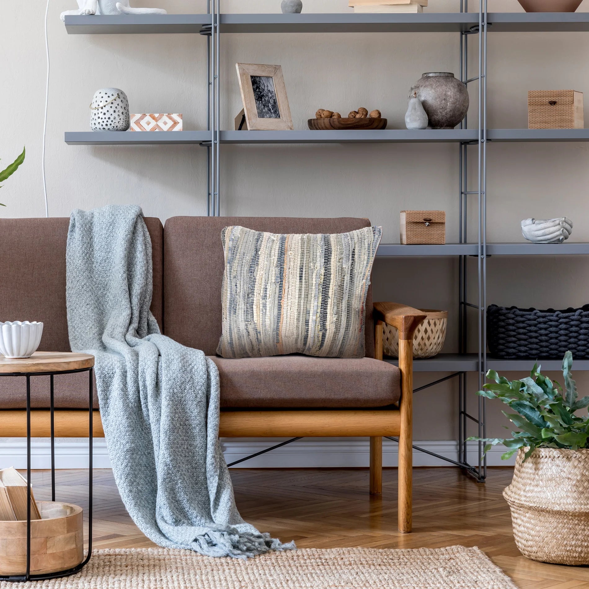 Armud - Cuscino quadrato con fantasia a righe beige e blu