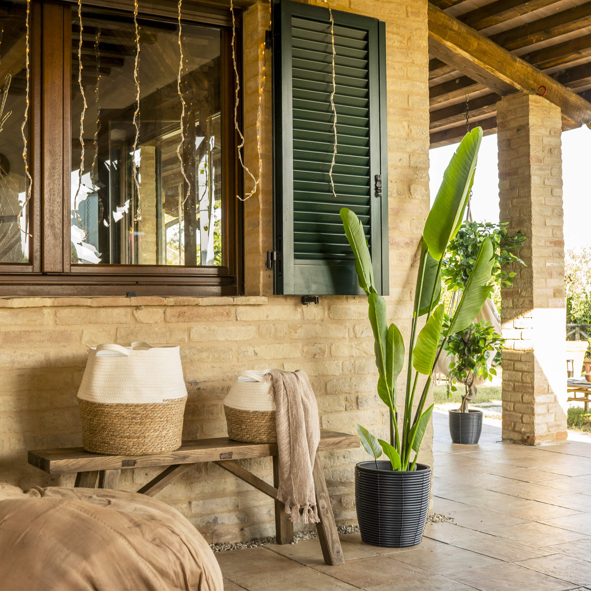 Kuri - Portavaso piccolo nero in polyrattan Ø 25 cm