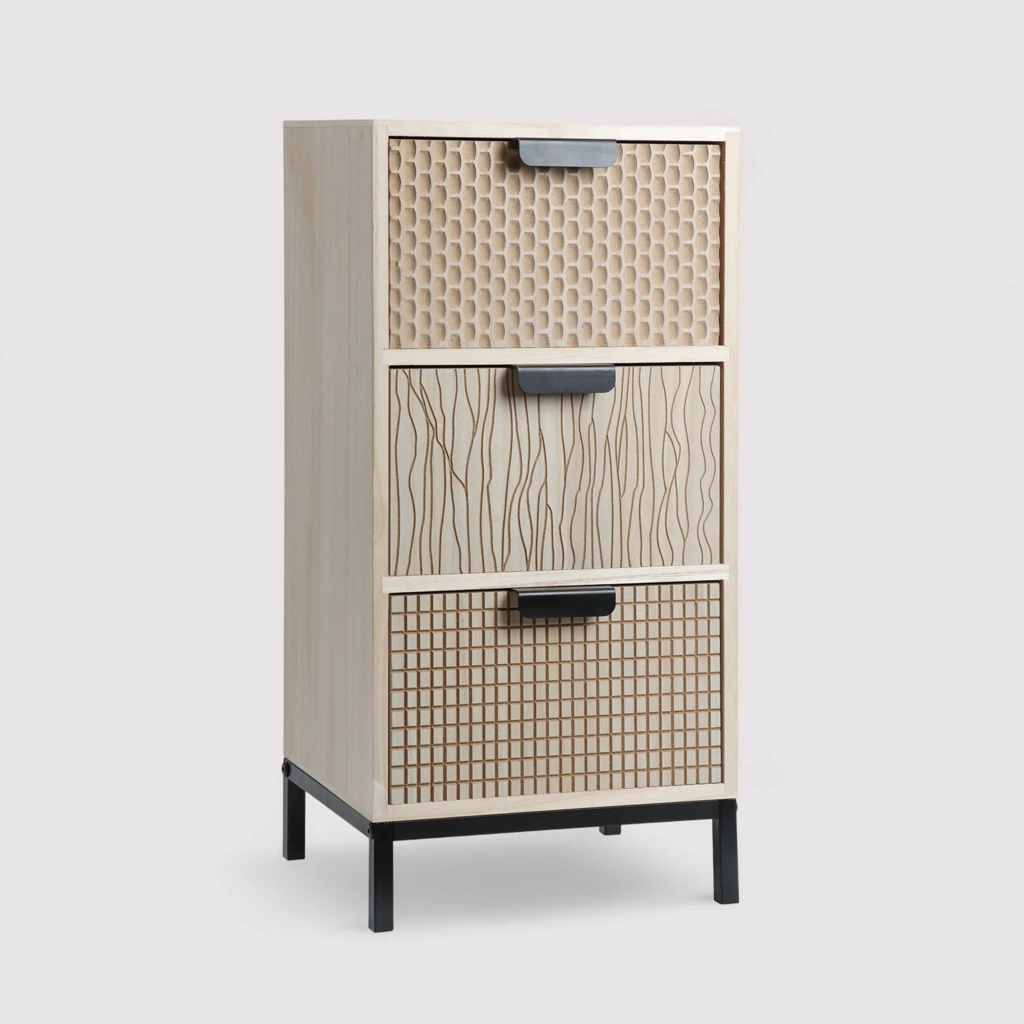 Parkia - Comodino in legno e metallo con 3 cassetti intagliati