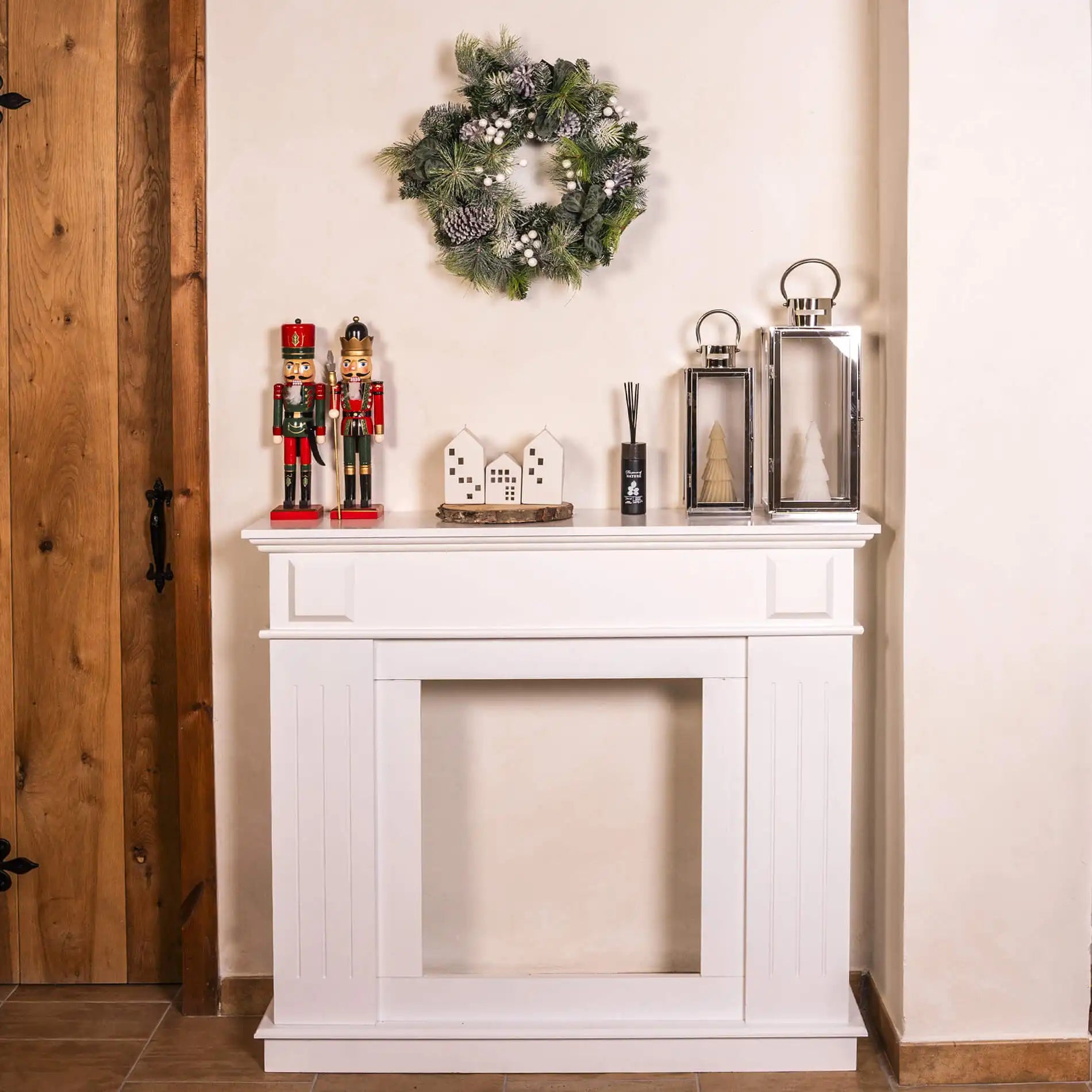 Raflesia - Ghirlanda natalizia decorativa con pigne finte