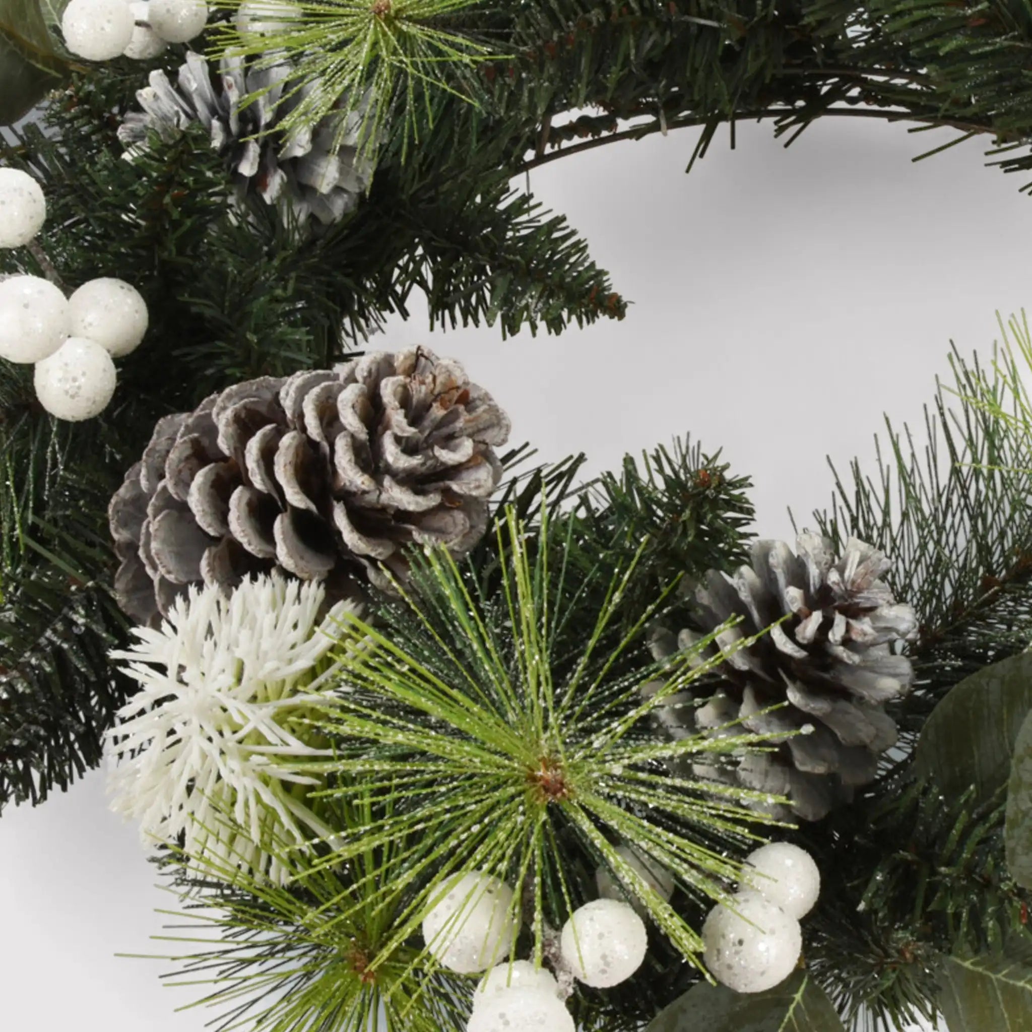 Raflesia - Ghirlanda natalizia decorativa con pigne finte