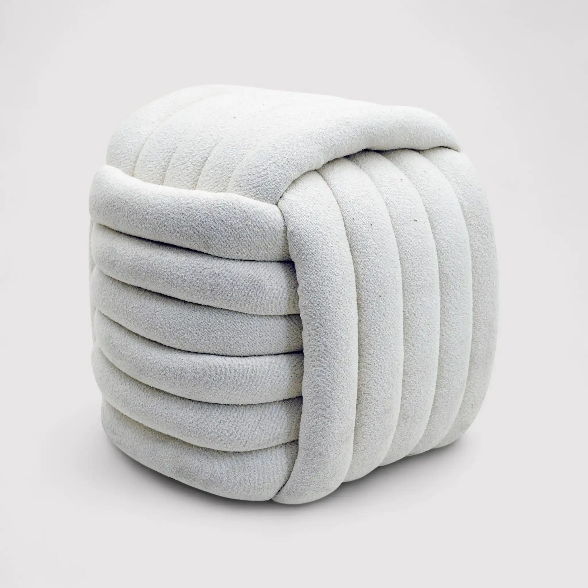 Oyamel - Pouf poggiapiedi bianco a gomitolo