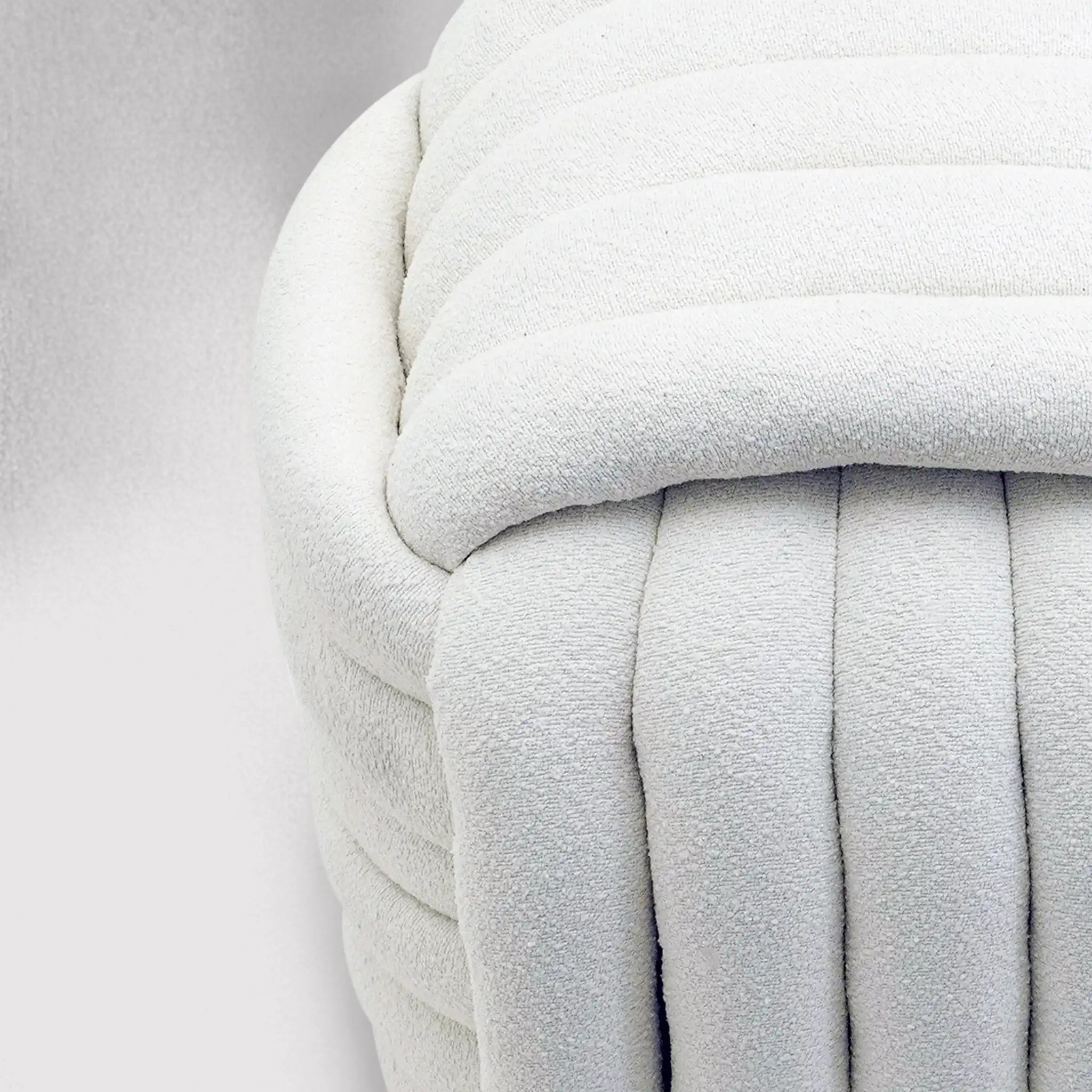 Oyamel - Pouf poggiapiedi bianco a gomitolo