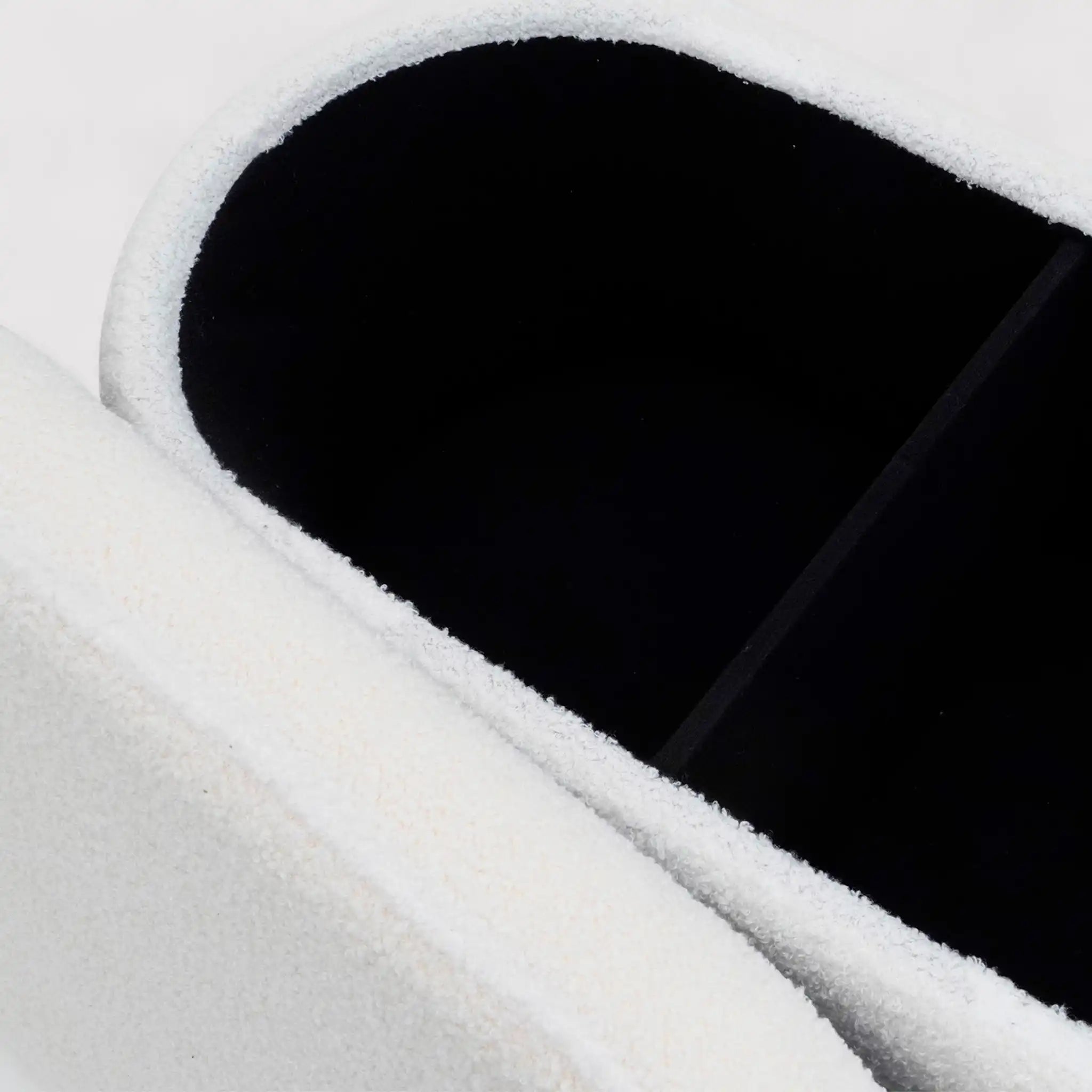 Rambeh - Pouf ovale contenitore bianco in stile moderno